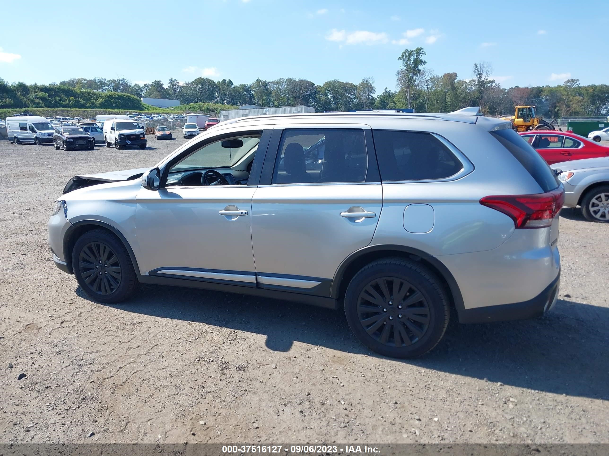 Photo 13 VIN: JA4AZ3A39KJ001062 - MITSUBISHI OUTLANDER 