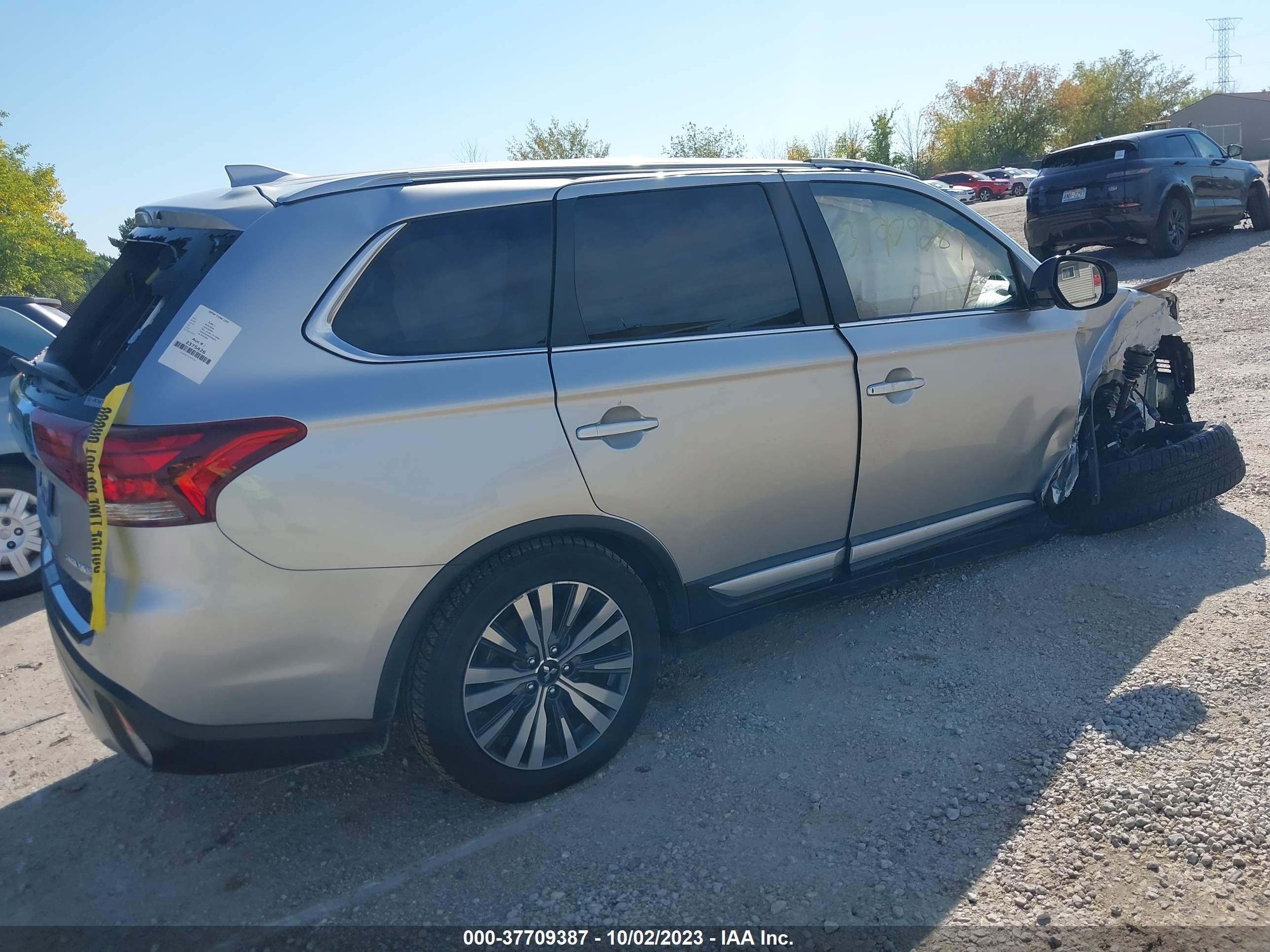 Photo 3 VIN: JA4AZ3A39KZ018526 - MITSUBISHI OUTLANDER 