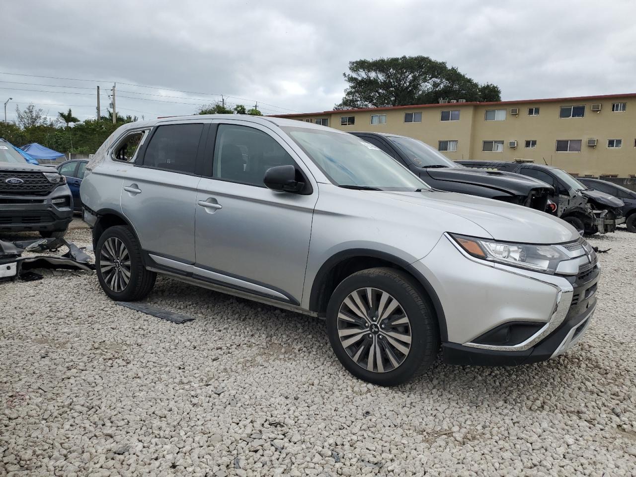 Photo 3 VIN: JA4AZ3A39LZ026188 - MITSUBISHI OUTLANDER 