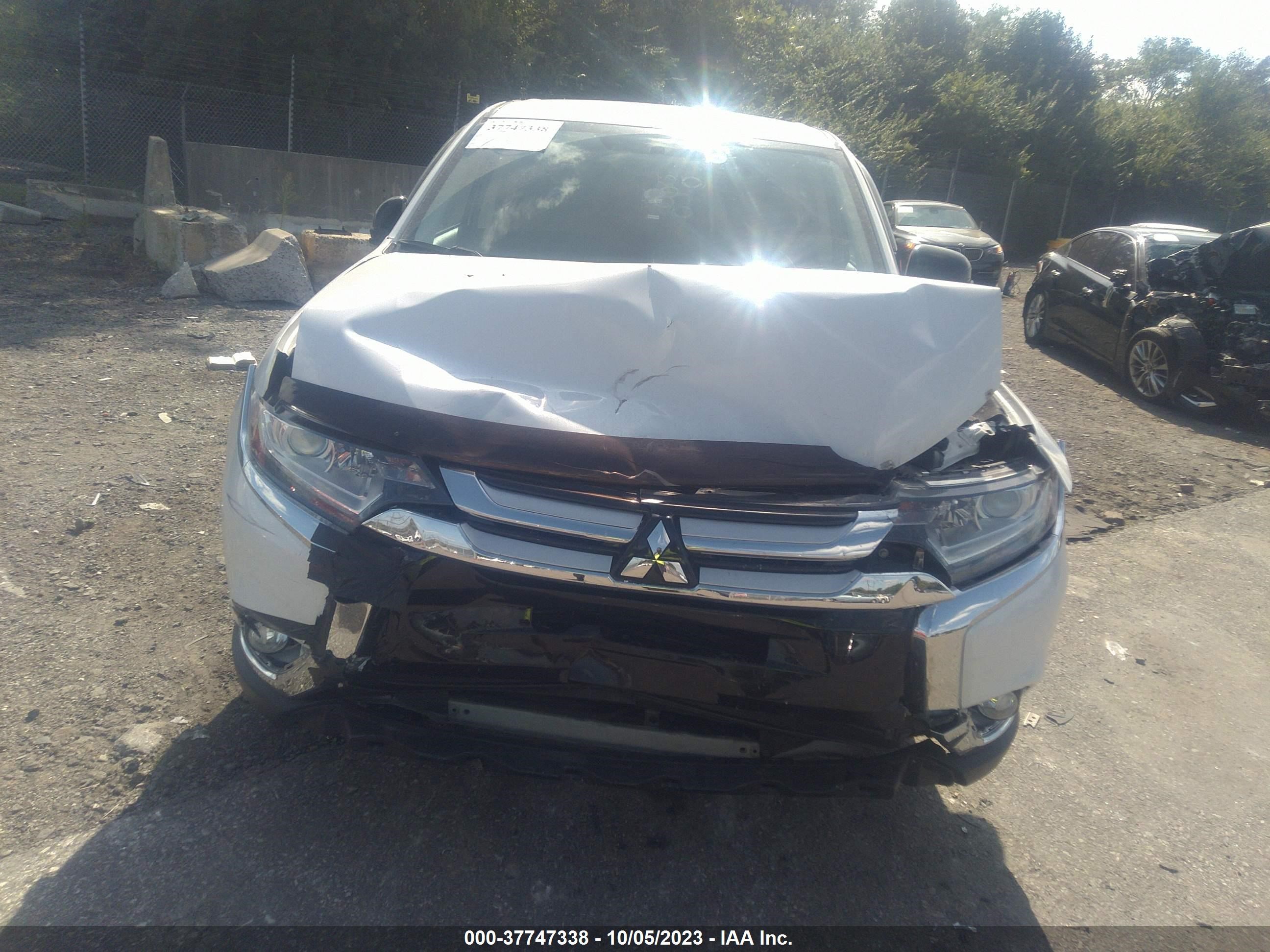 Photo 10 VIN: JA4AZ3A3XGZ025315 - MITSUBISHI OUTLANDER 