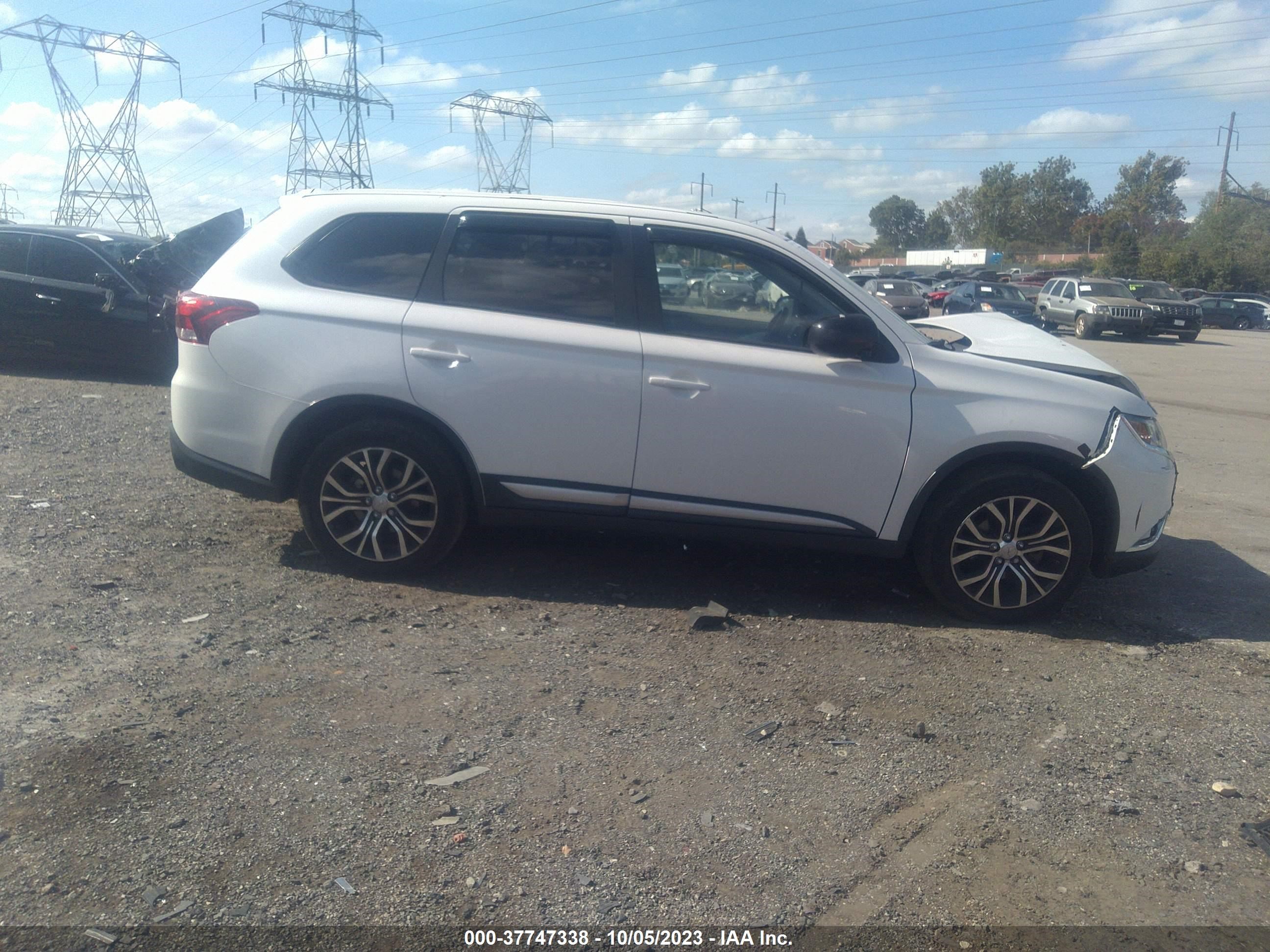 Photo 11 VIN: JA4AZ3A3XGZ025315 - MITSUBISHI OUTLANDER 