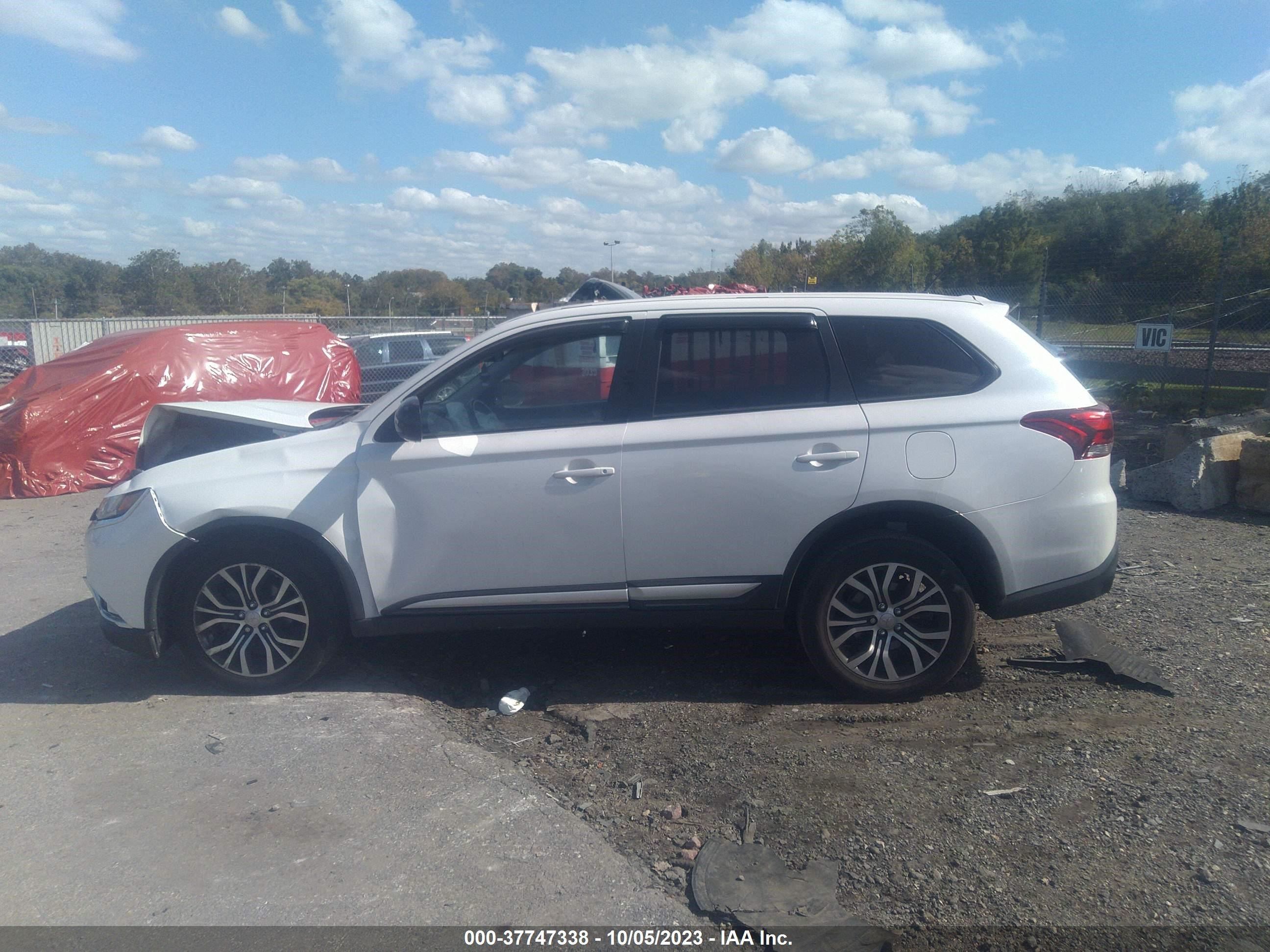 Photo 12 VIN: JA4AZ3A3XGZ025315 - MITSUBISHI OUTLANDER 