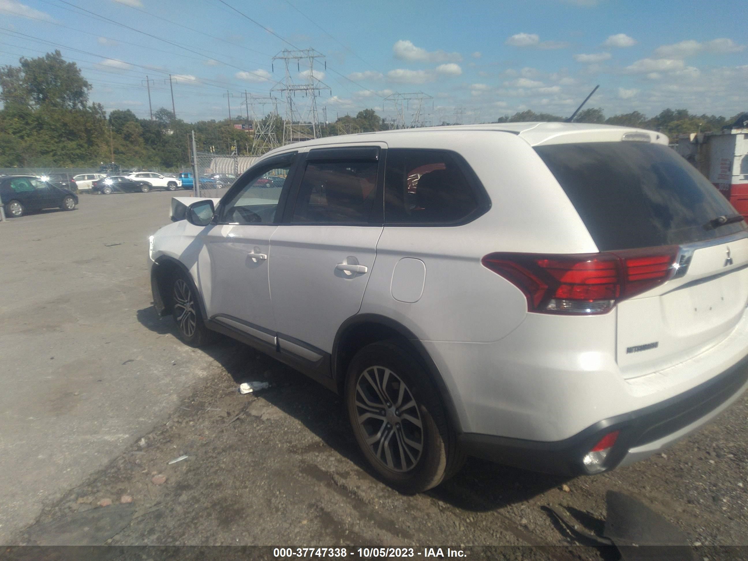 Photo 2 VIN: JA4AZ3A3XGZ025315 - MITSUBISHI OUTLANDER 