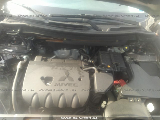 Photo 9 VIN: JA4AZ3A3XHZ016471 - MITSUBISHI OUTLANDER 