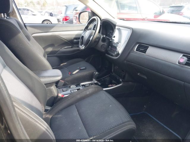 Photo 4 VIN: JA4AZ3A3XHZ030810 - MITSUBISHI OUTLANDER 