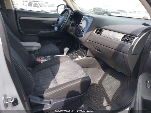 Photo 4 VIN: JA4AZ3A3XHZ046246 - MITSUBISHI OUTLANDER 