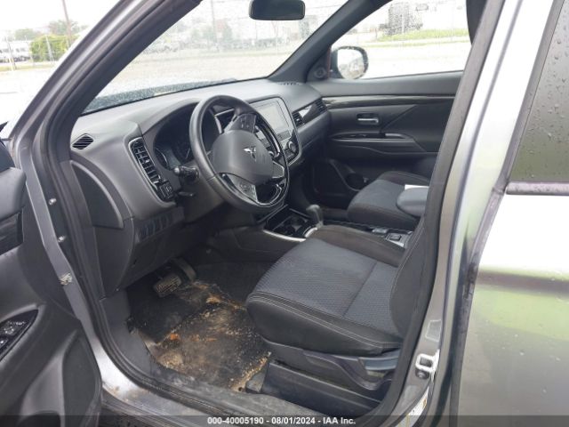 Photo 4 VIN: JA4AZ3A3XJZ023622 - MITSUBISHI OUTLANDER 