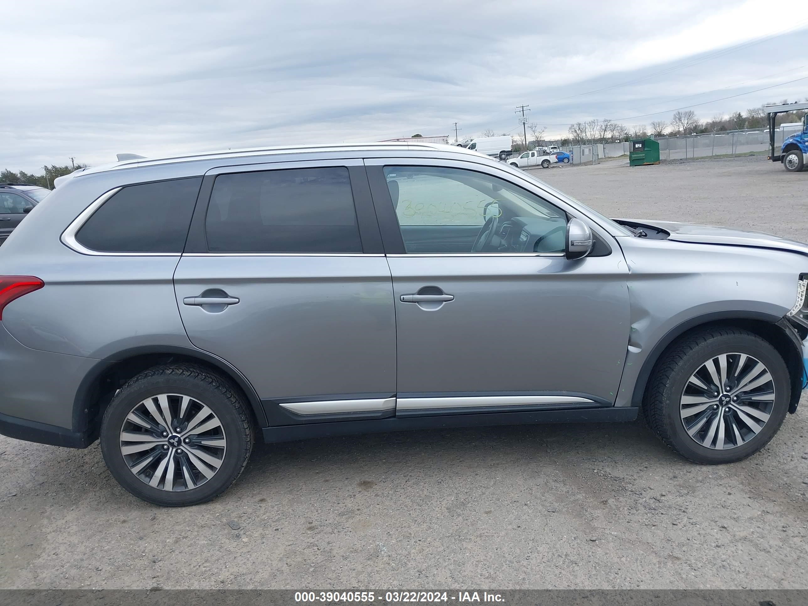 Photo 12 VIN: JA4AZ3A3XLZ020013 - MITSUBISHI OUTLANDER 