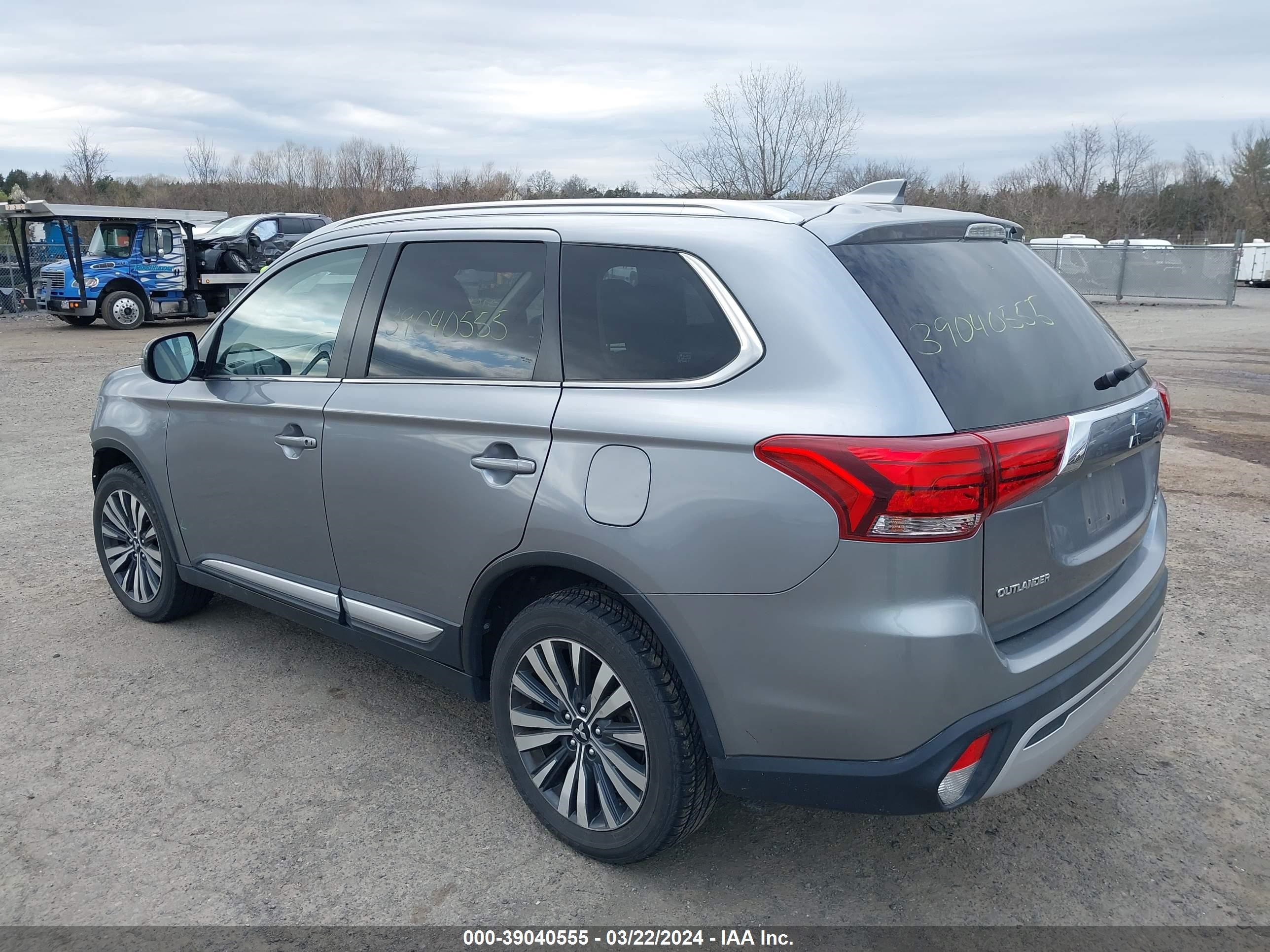 Photo 2 VIN: JA4AZ3A3XLZ020013 - MITSUBISHI OUTLANDER 