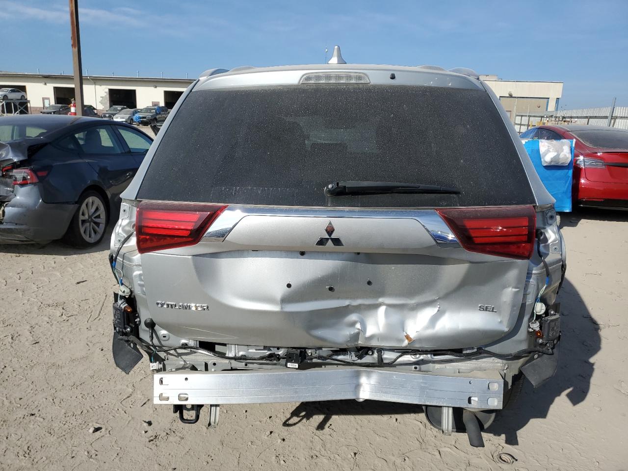 Photo 5 VIN: JA4AZ3A3XLZ035384 - MITSUBISHI OUTLANDER 