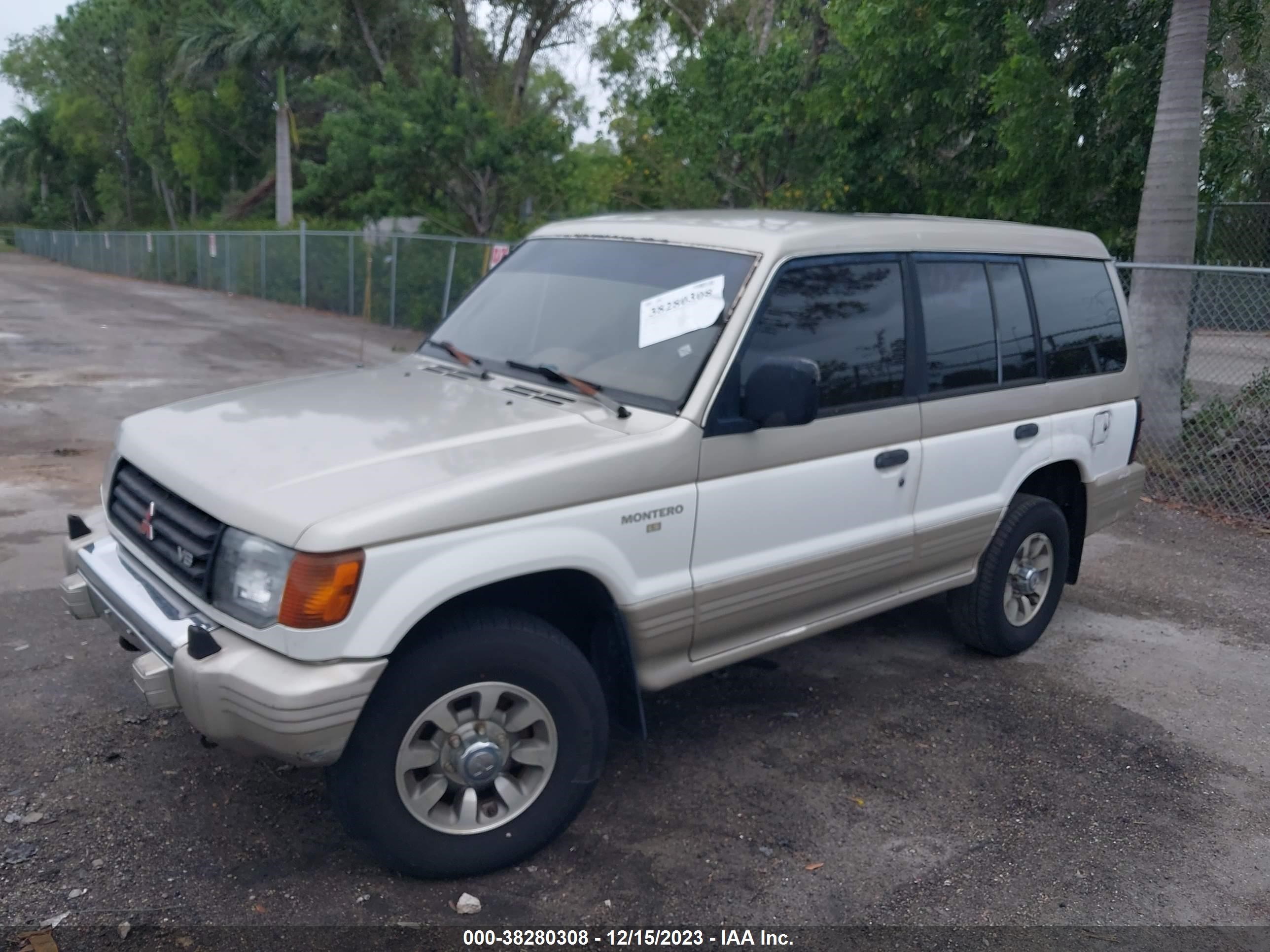 Photo 1 VIN: JA4GK41S5NJ006369 - MITSUBISHI MONTERO 