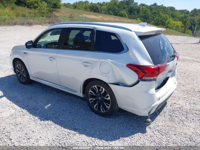 Photo 2 VIN: JA4J24A50JZ029196 - MITSUBISHI OUTLANDER 