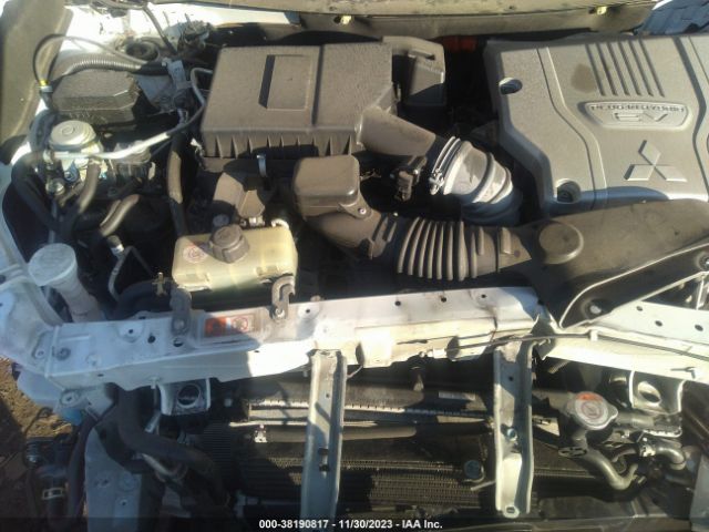 Photo 9 VIN: JA4J24A50JZ071786 - MITSUBISHI OUTLANDER PHEV 