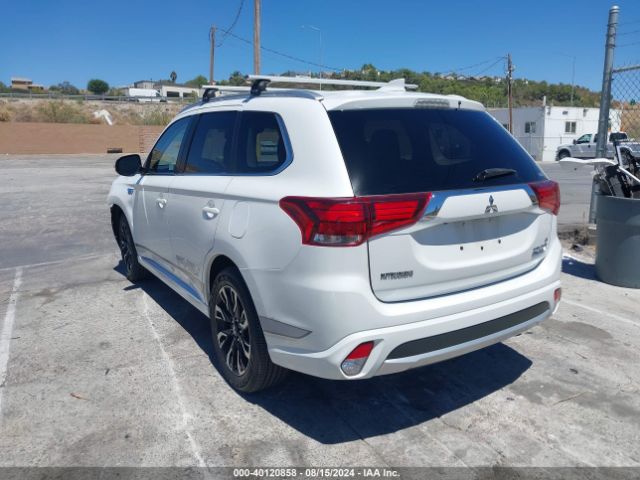 Photo 2 VIN: JA4J24A52JZ031841 - MITSUBISHI OUTLANDER 