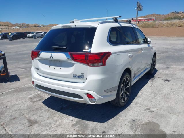 Photo 3 VIN: JA4J24A52JZ031841 - MITSUBISHI OUTLANDER 