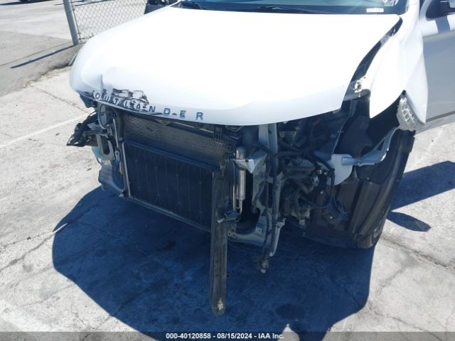 Photo 5 VIN: JA4J24A52JZ031841 - MITSUBISHI OUTLANDER 