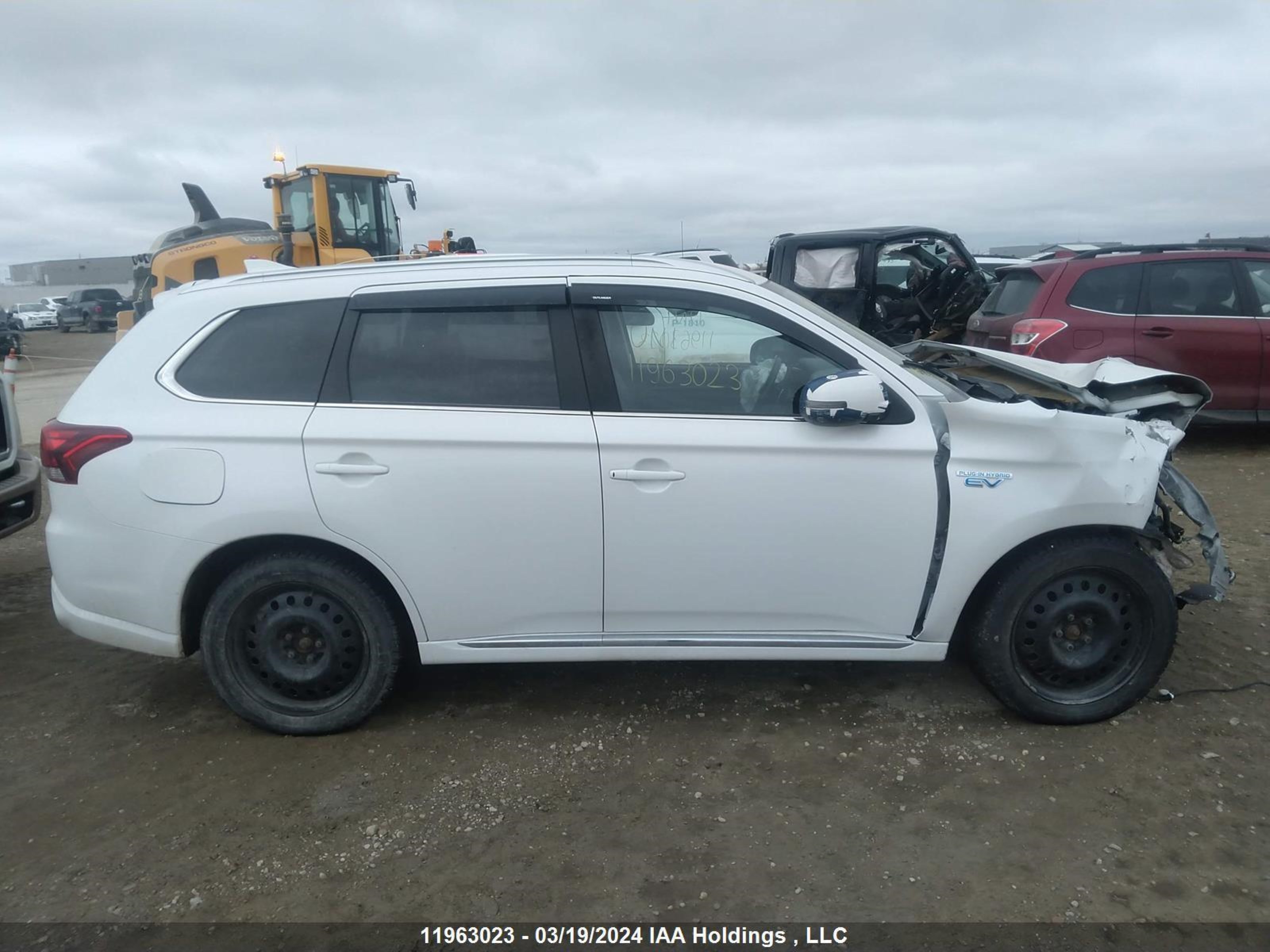 Photo 13 VIN: JA4J24A52JZ619268 - MITSUBISHI OUTLANDER 