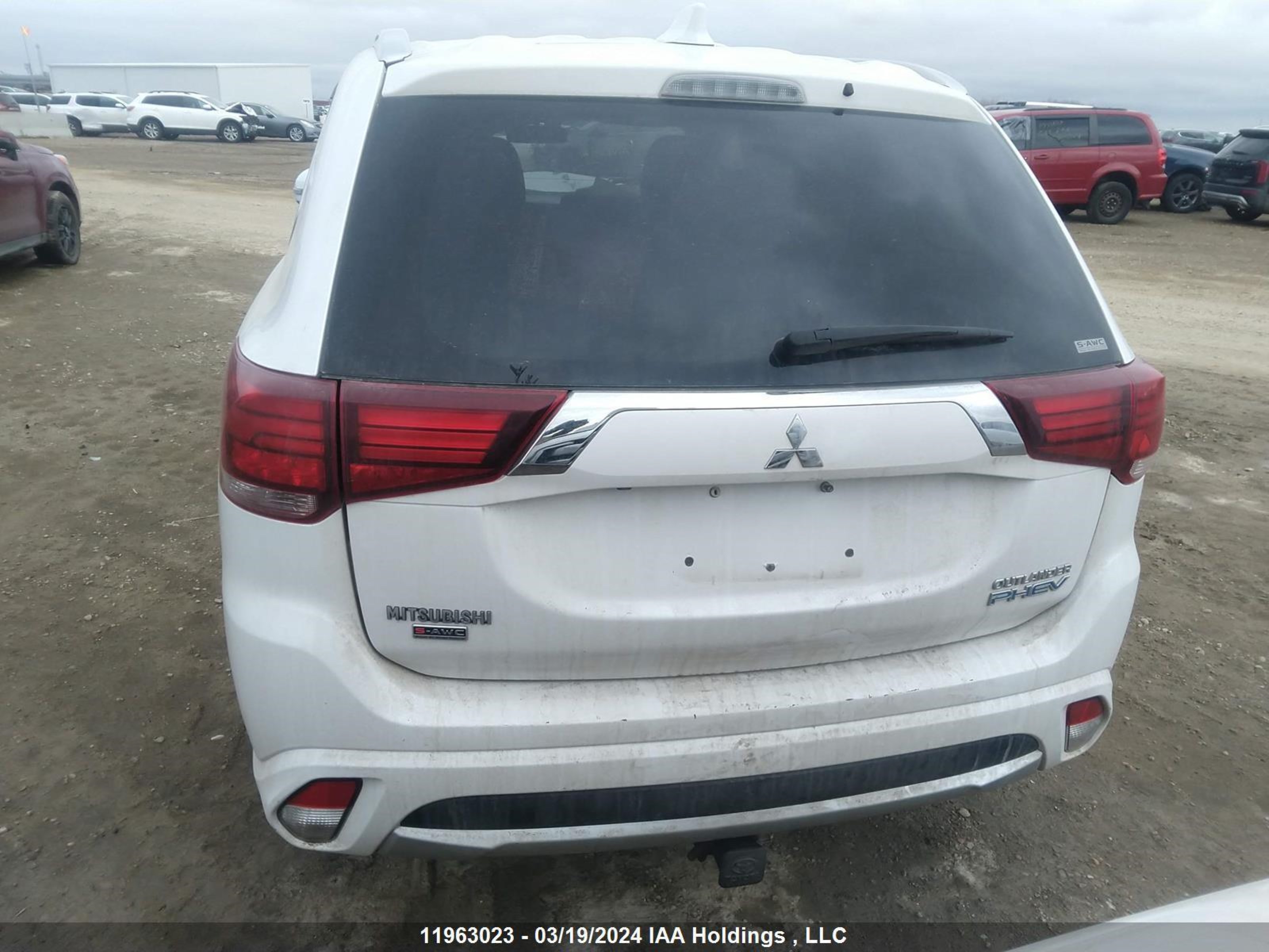 Photo 16 VIN: JA4J24A52JZ619268 - MITSUBISHI OUTLANDER 