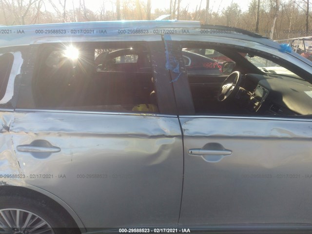 Photo 5 VIN: JA4J24A55KZ056380 - MITSUBISHI OUTLANDER 