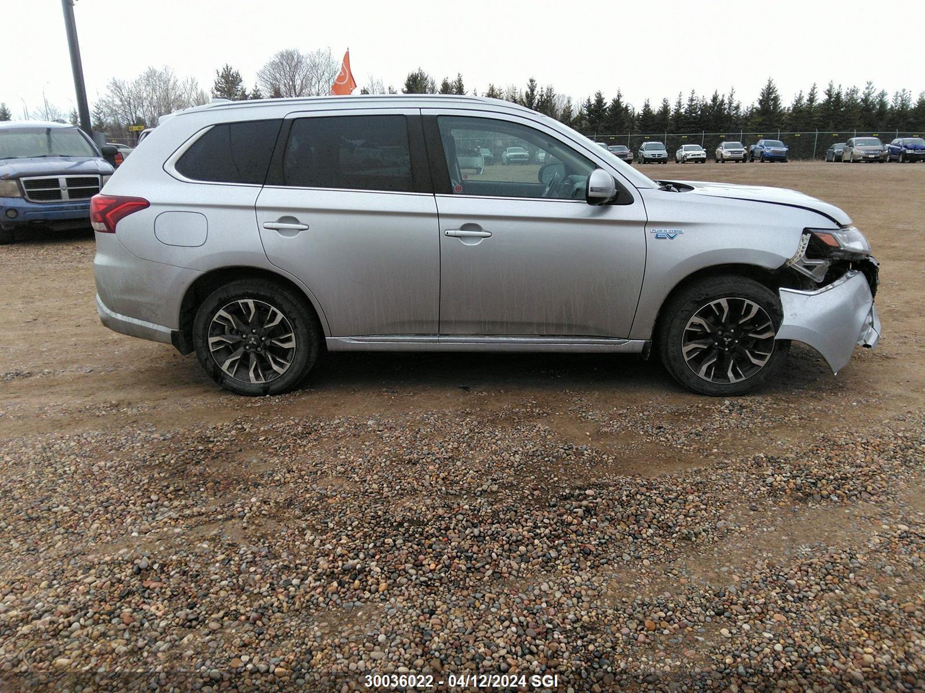 Photo 15 VIN: JA4J24A56JZ610136 - MITSUBISHI OUTLANDER 