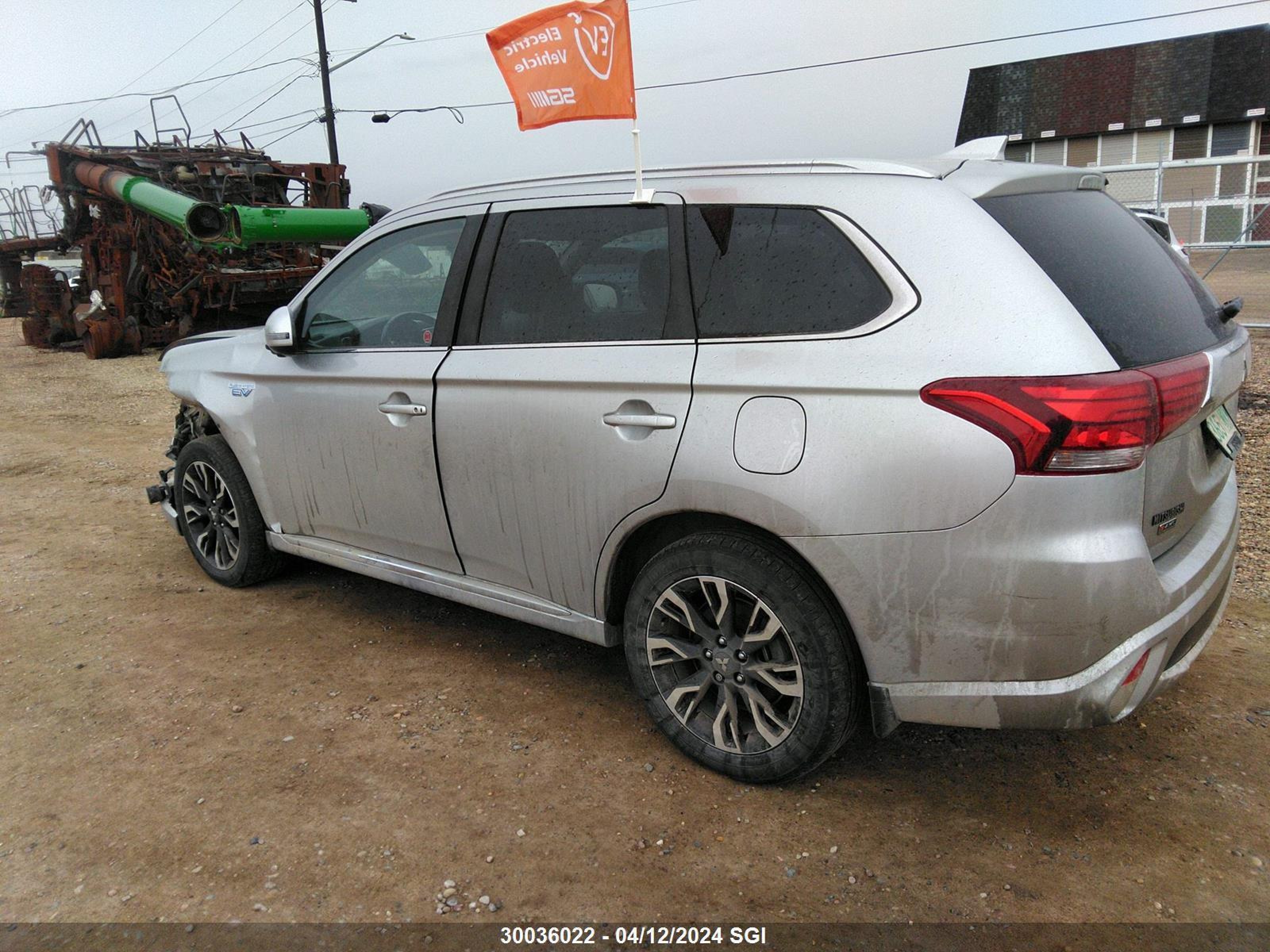 Photo 2 VIN: JA4J24A56JZ610136 - MITSUBISHI OUTLANDER 