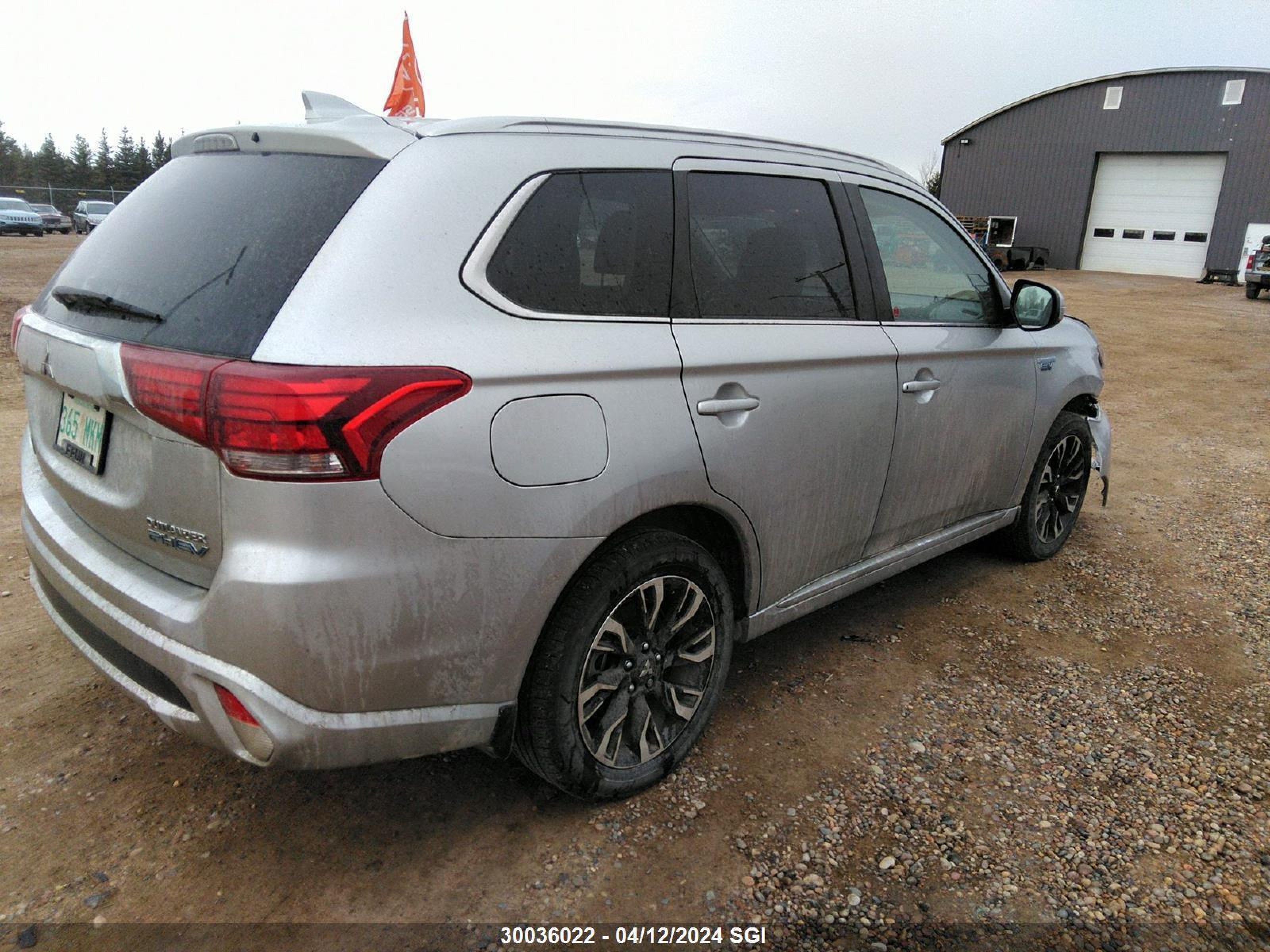 Photo 3 VIN: JA4J24A56JZ610136 - MITSUBISHI OUTLANDER 