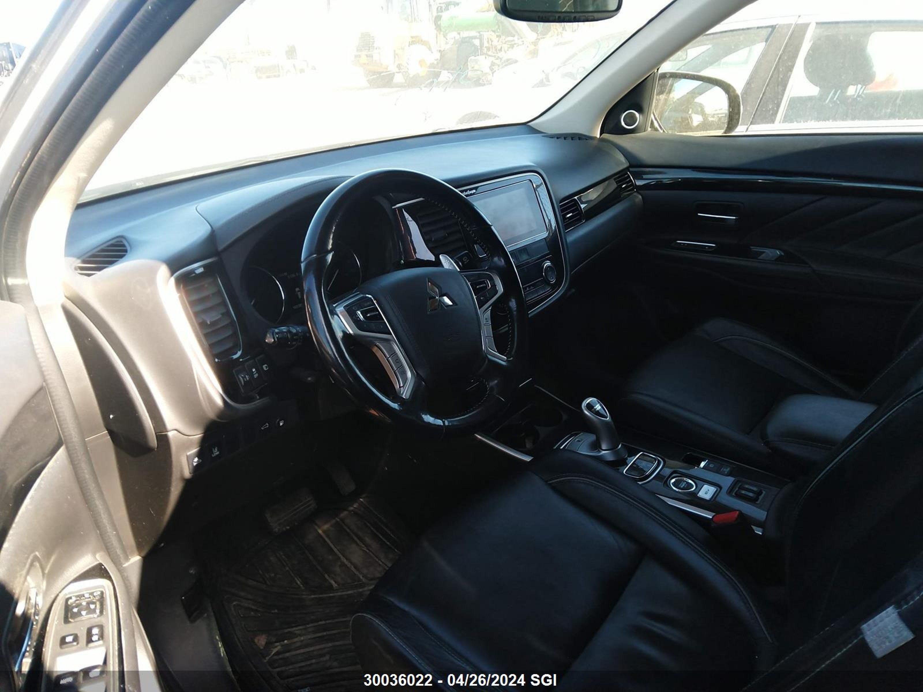 Photo 8 VIN: JA4J24A56JZ610136 - MITSUBISHI OUTLANDER 