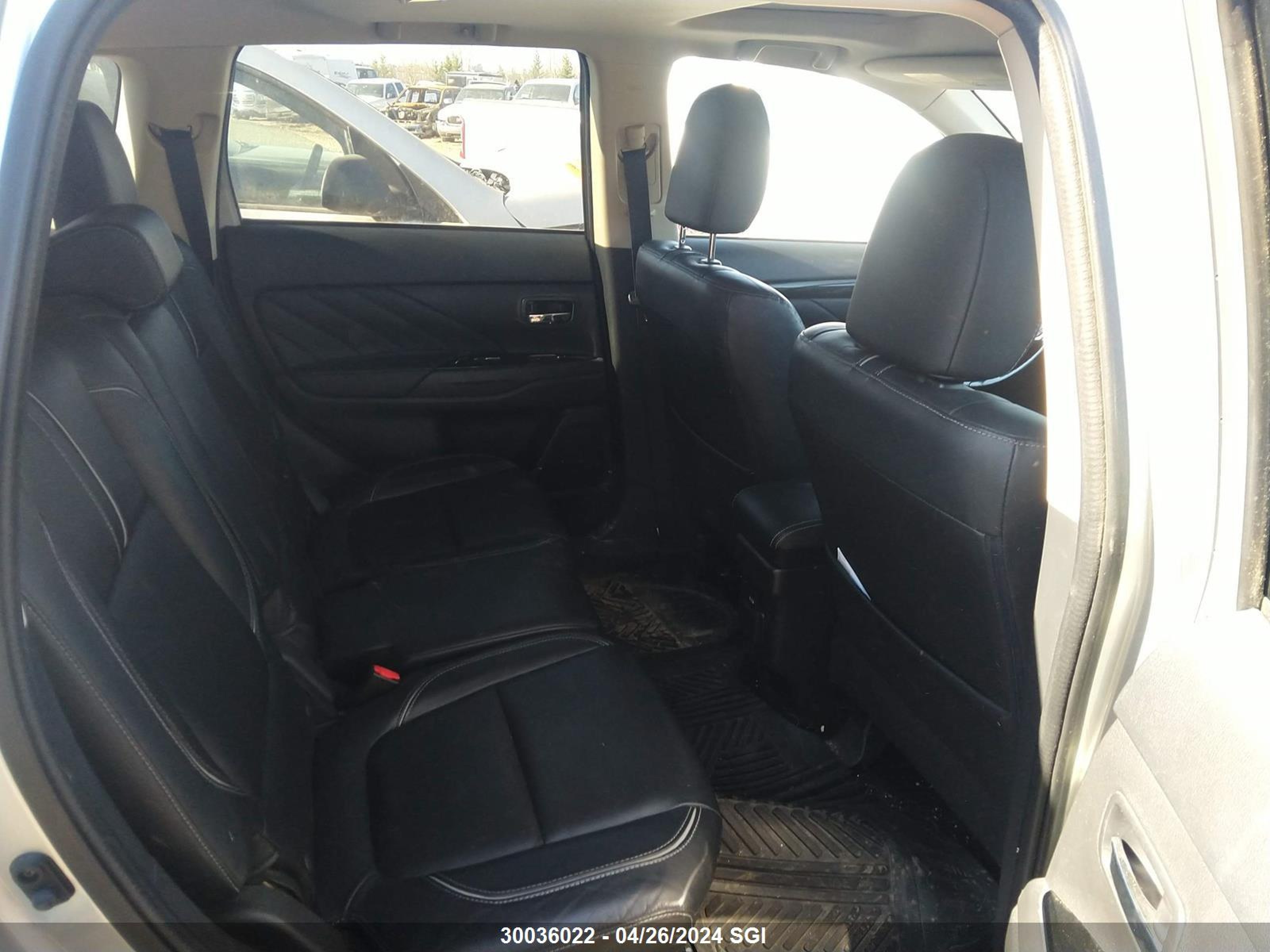 Photo 9 VIN: JA4J24A56JZ610136 - MITSUBISHI OUTLANDER 