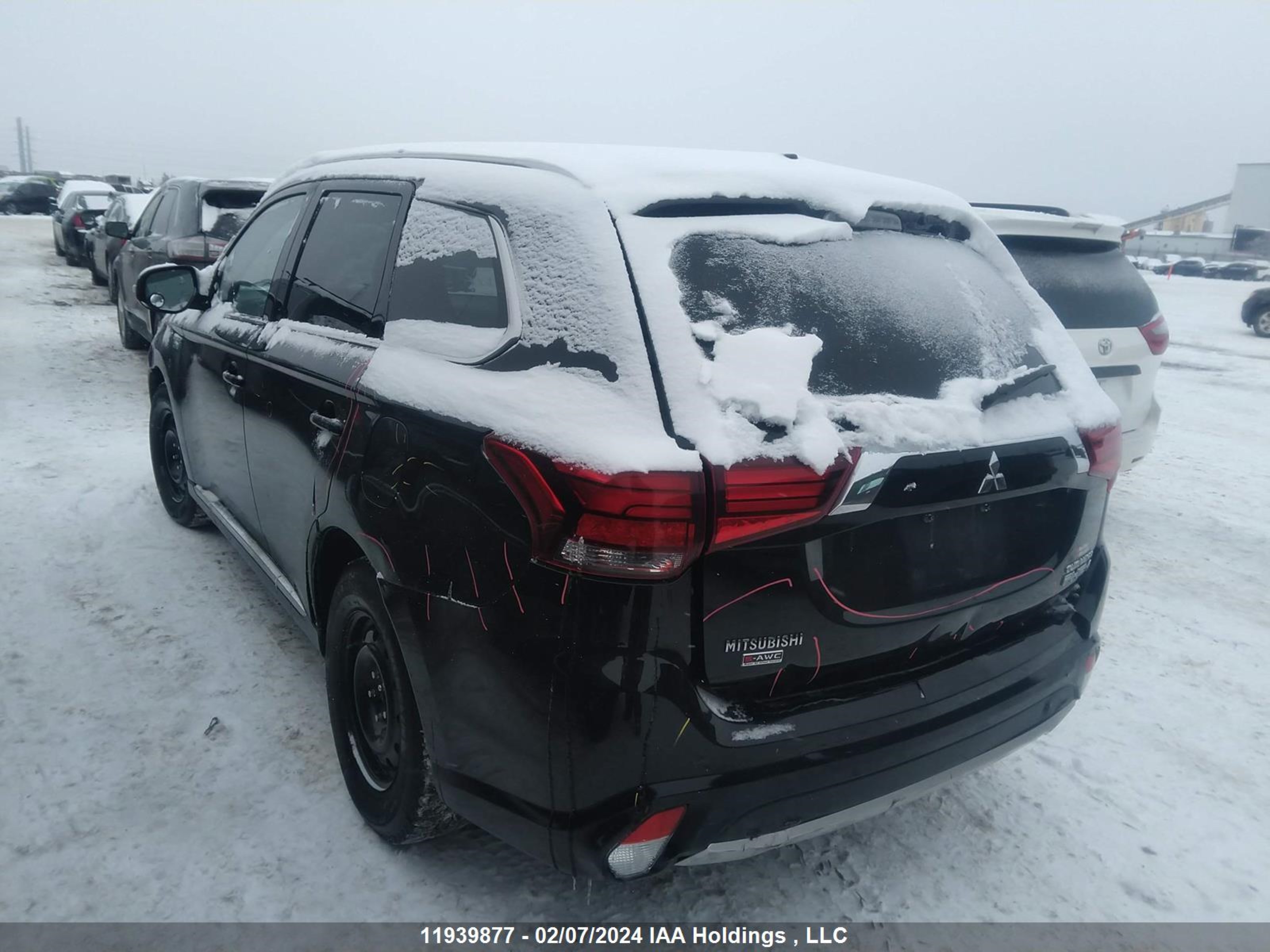 Photo 2 VIN: JA4J24A56JZ613795 - MITSUBISHI OUTLANDER 