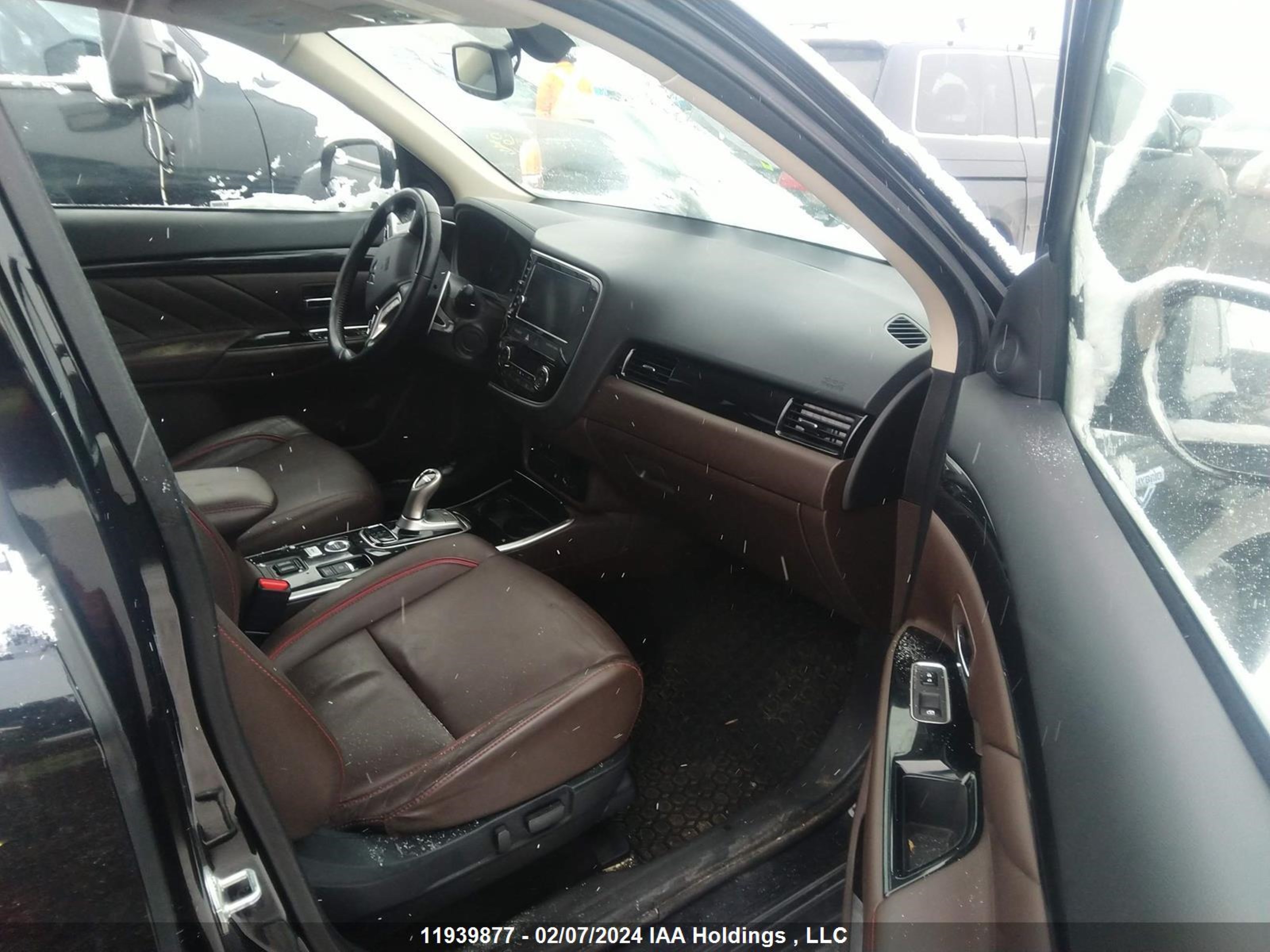 Photo 4 VIN: JA4J24A56JZ613795 - MITSUBISHI OUTLANDER 