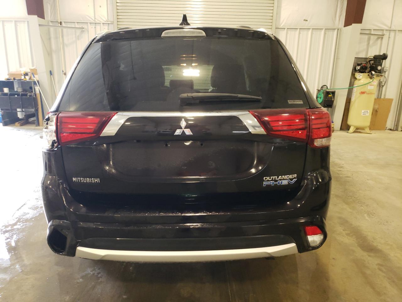 Photo 5 VIN: JA4J24A58JZ055822 - MITSUBISHI OUTLANDER 