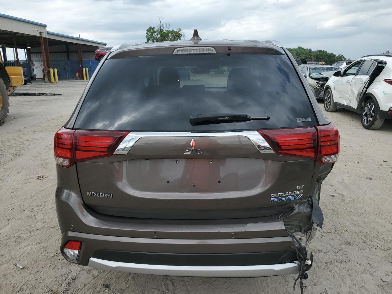 Photo 5 VIN: JA4J24A59JZ069230 - MITSUBISHI OUTLANDER 