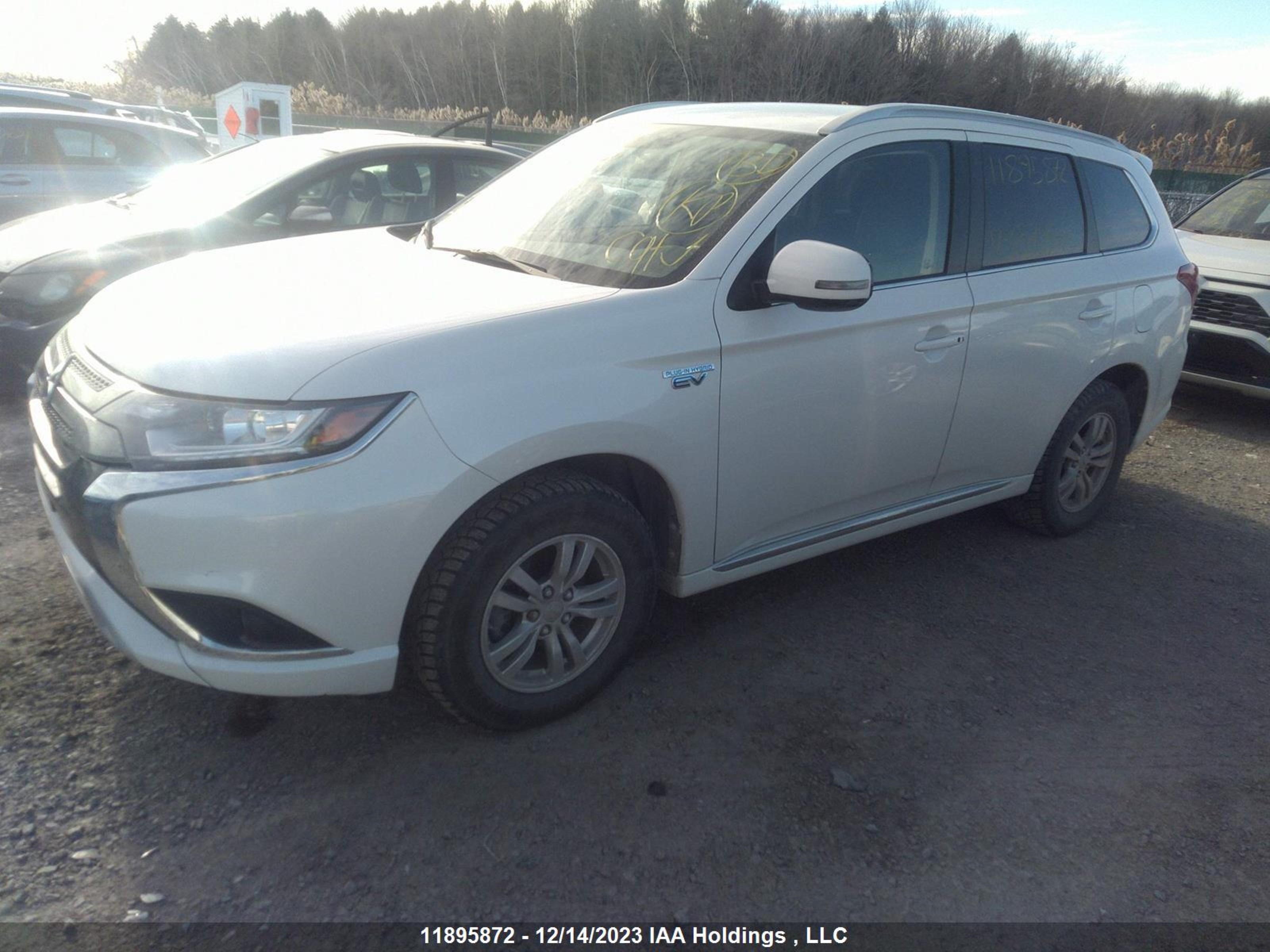 Photo 1 VIN: JA4J2VA74NZ607054 - MITSUBISHI OUTLANDER 