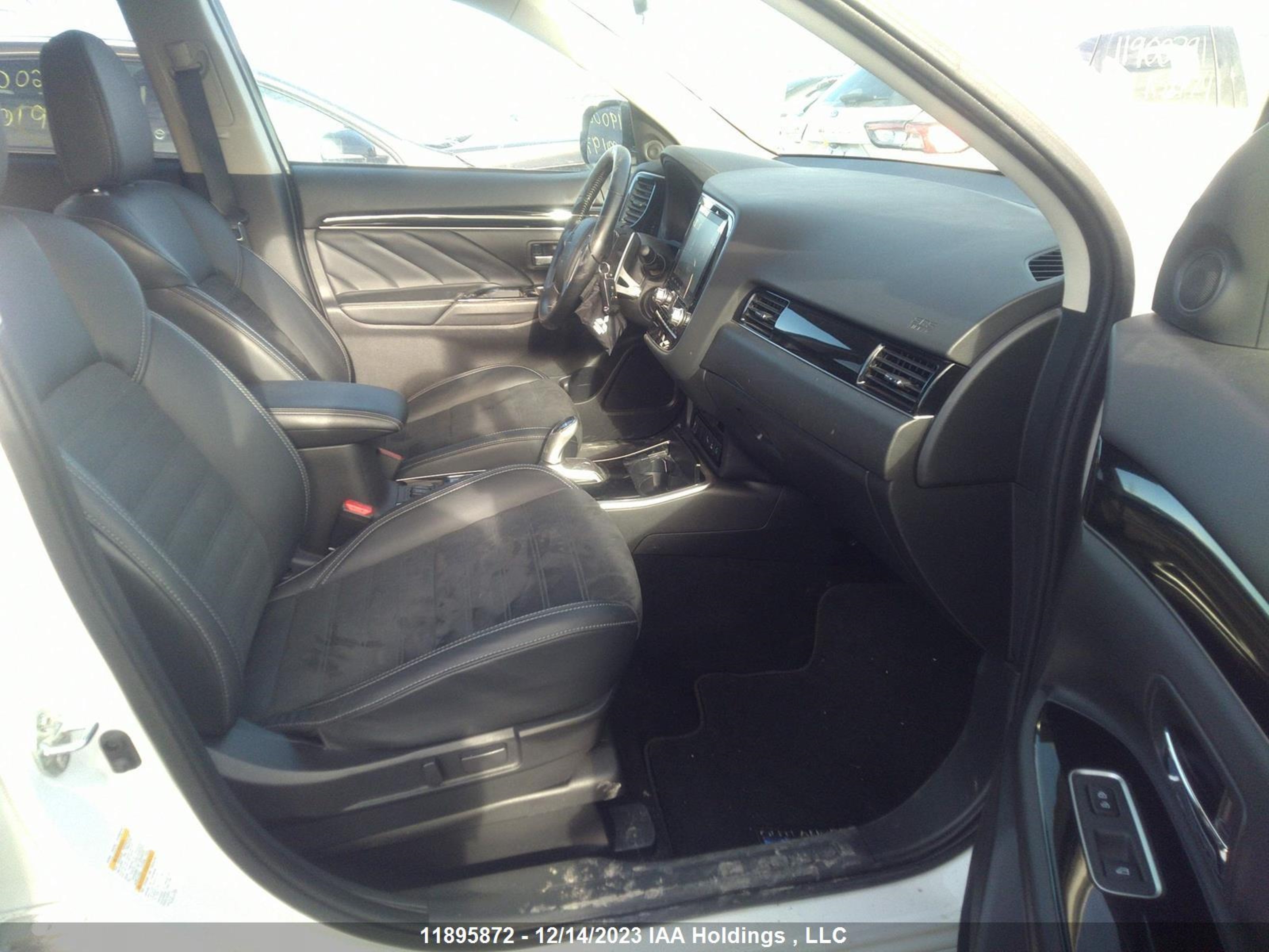 Photo 4 VIN: JA4J2VA74NZ607054 - MITSUBISHI OUTLANDER 