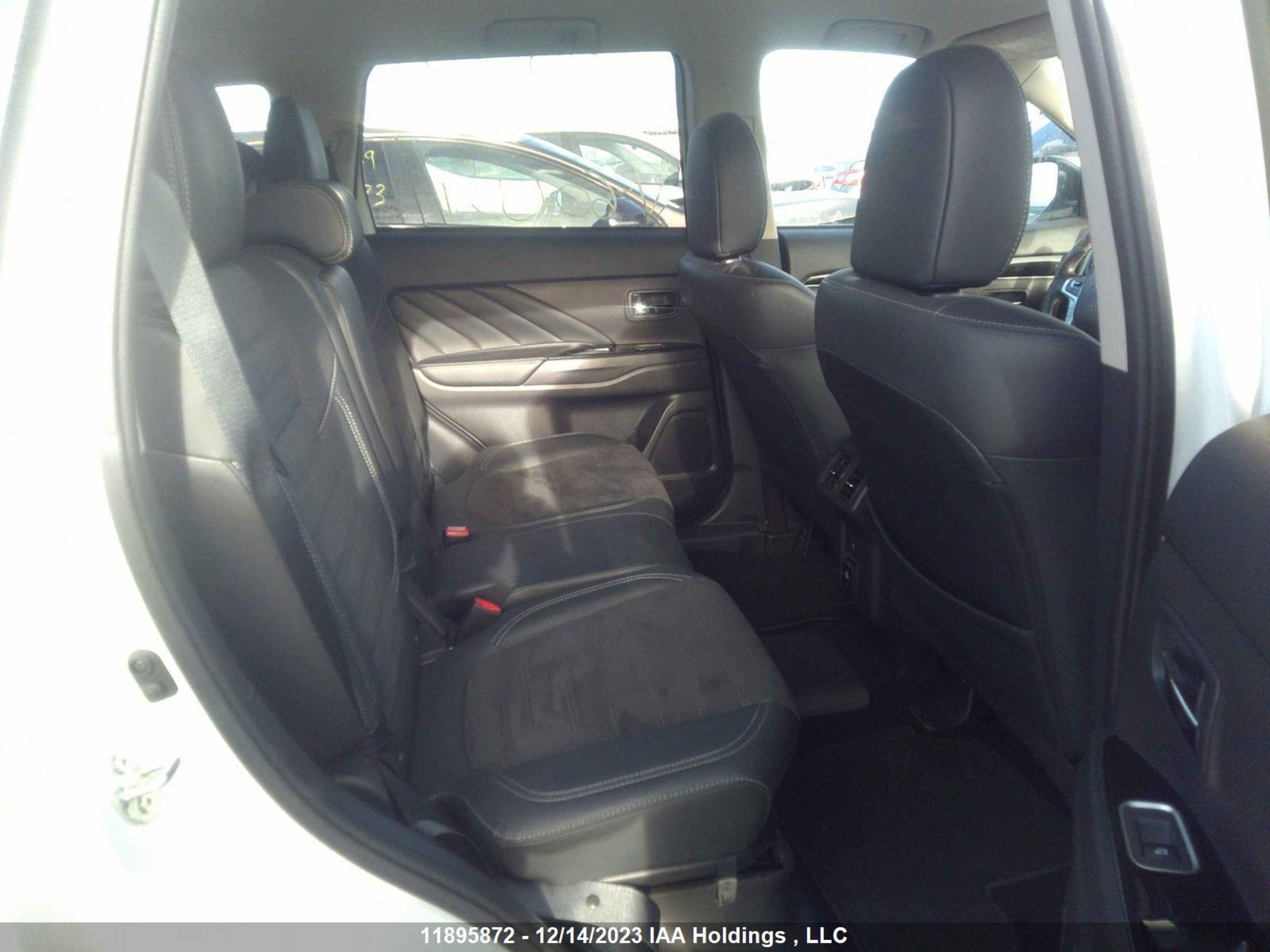 Photo 7 VIN: JA4J2VA74NZ607054 - MITSUBISHI OUTLANDER 