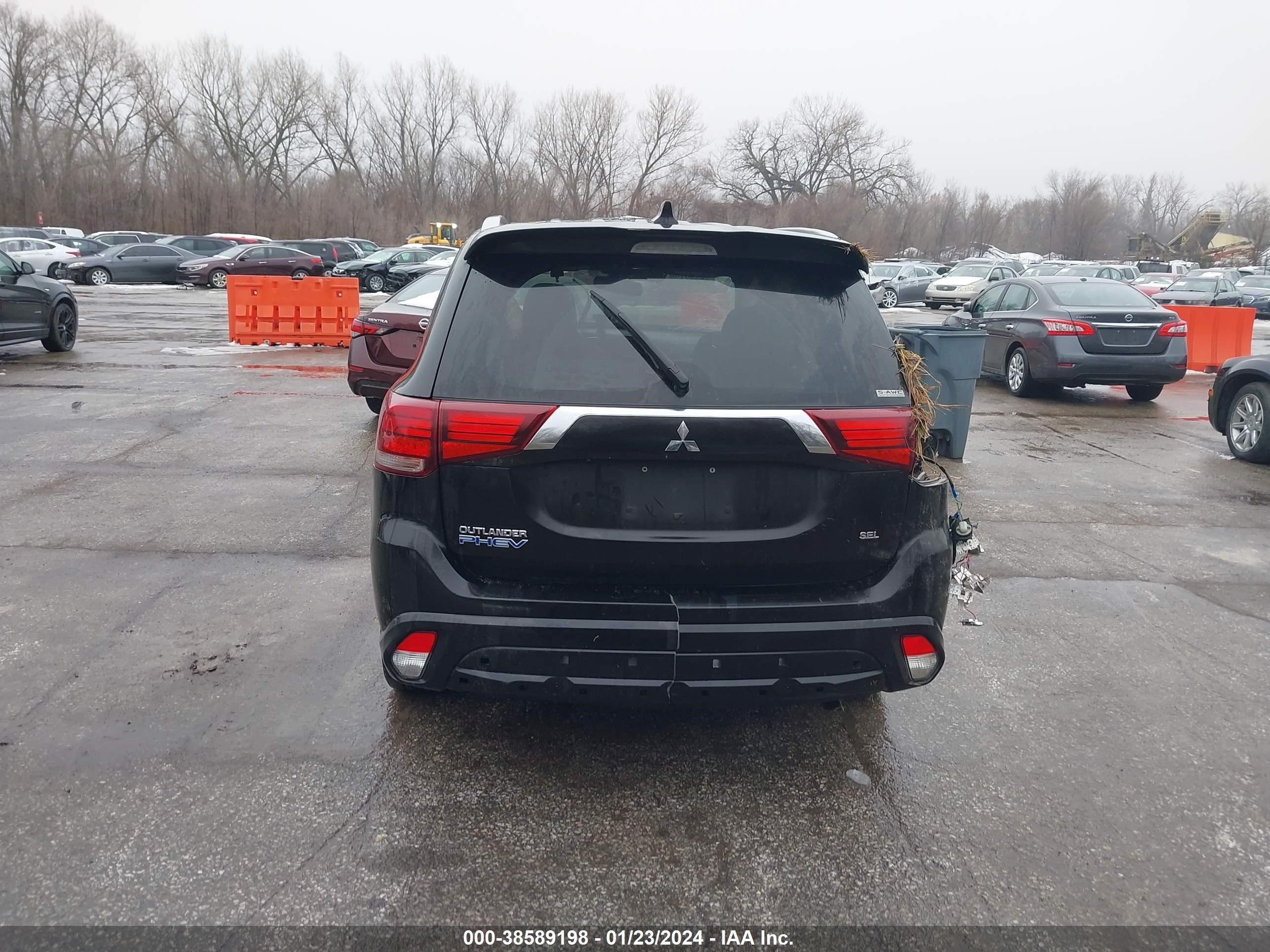 Photo 14 VIN: JA4J2VA75NZ025674 - MITSUBISHI OUTLANDER 