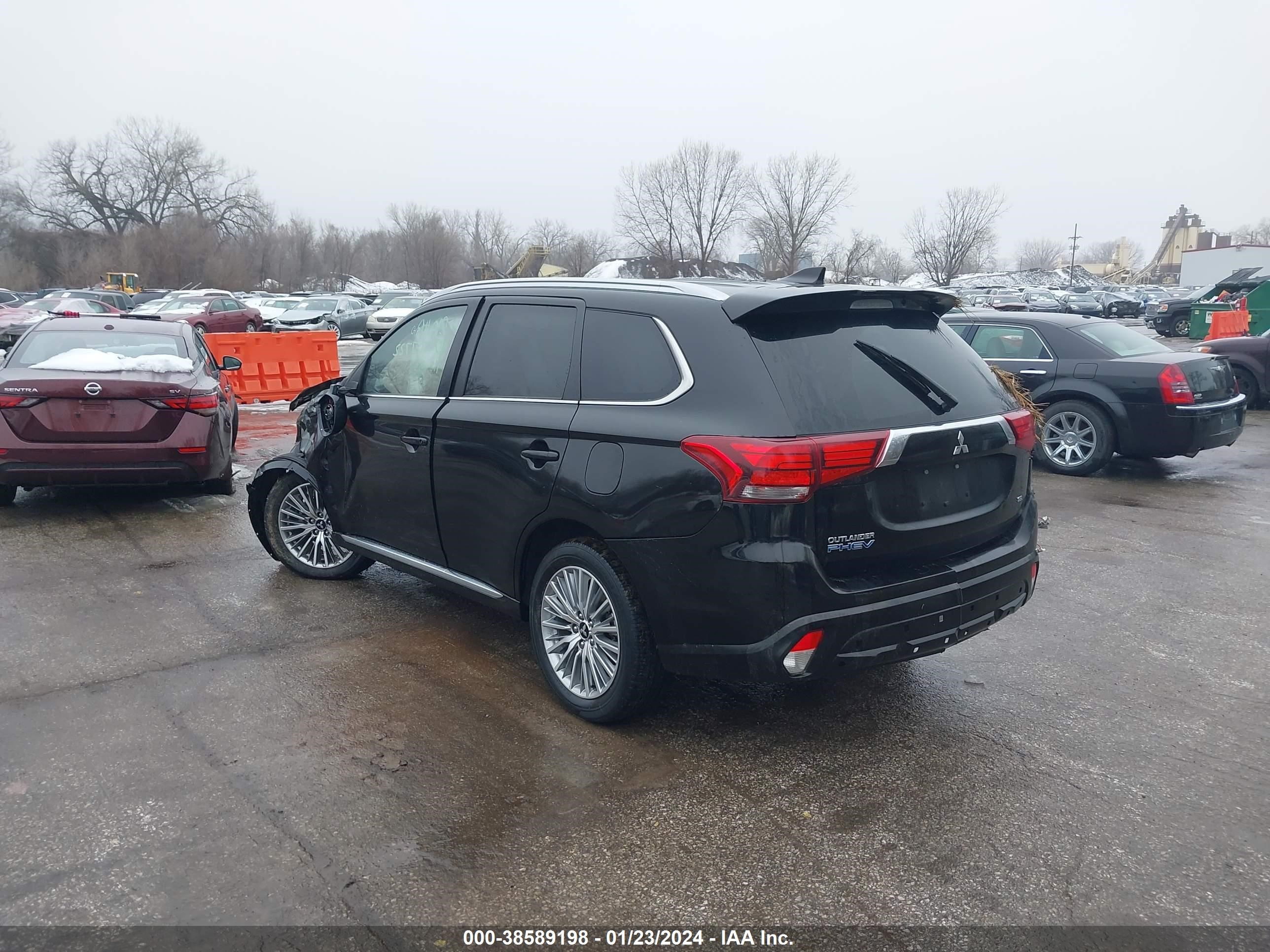 Photo 2 VIN: JA4J2VA75NZ025674 - MITSUBISHI OUTLANDER 