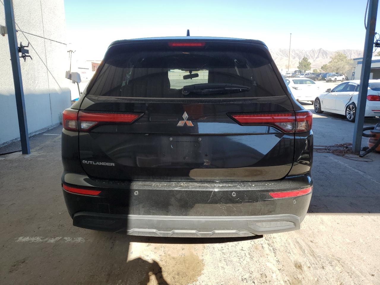 Photo 5 VIN: JA4J3TA88PZ022426 - MITSUBISHI OUTLANDER 