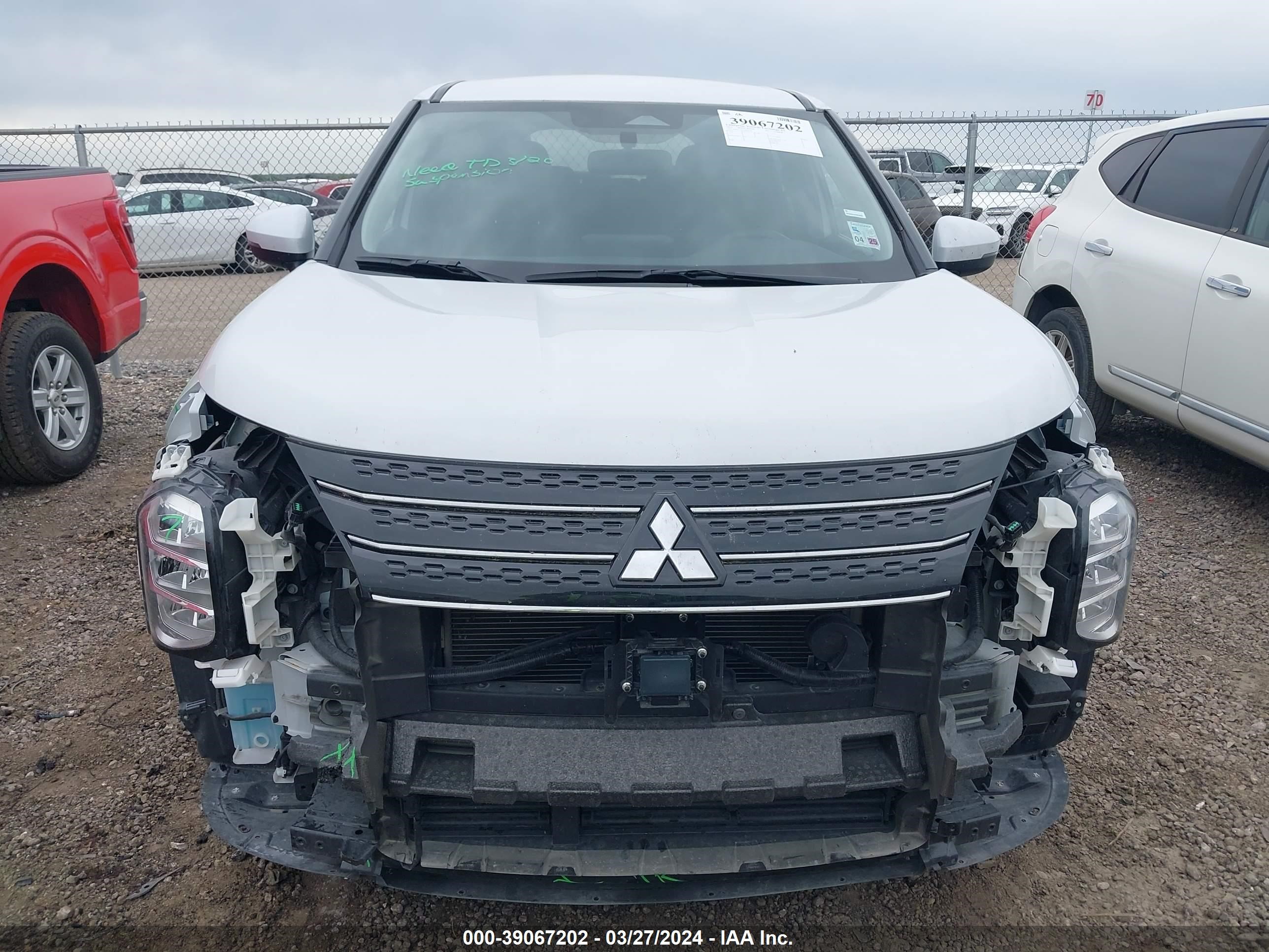 Photo 12 VIN: JA4J3UA81PZ030728 - MITSUBISHI OUTLANDER 