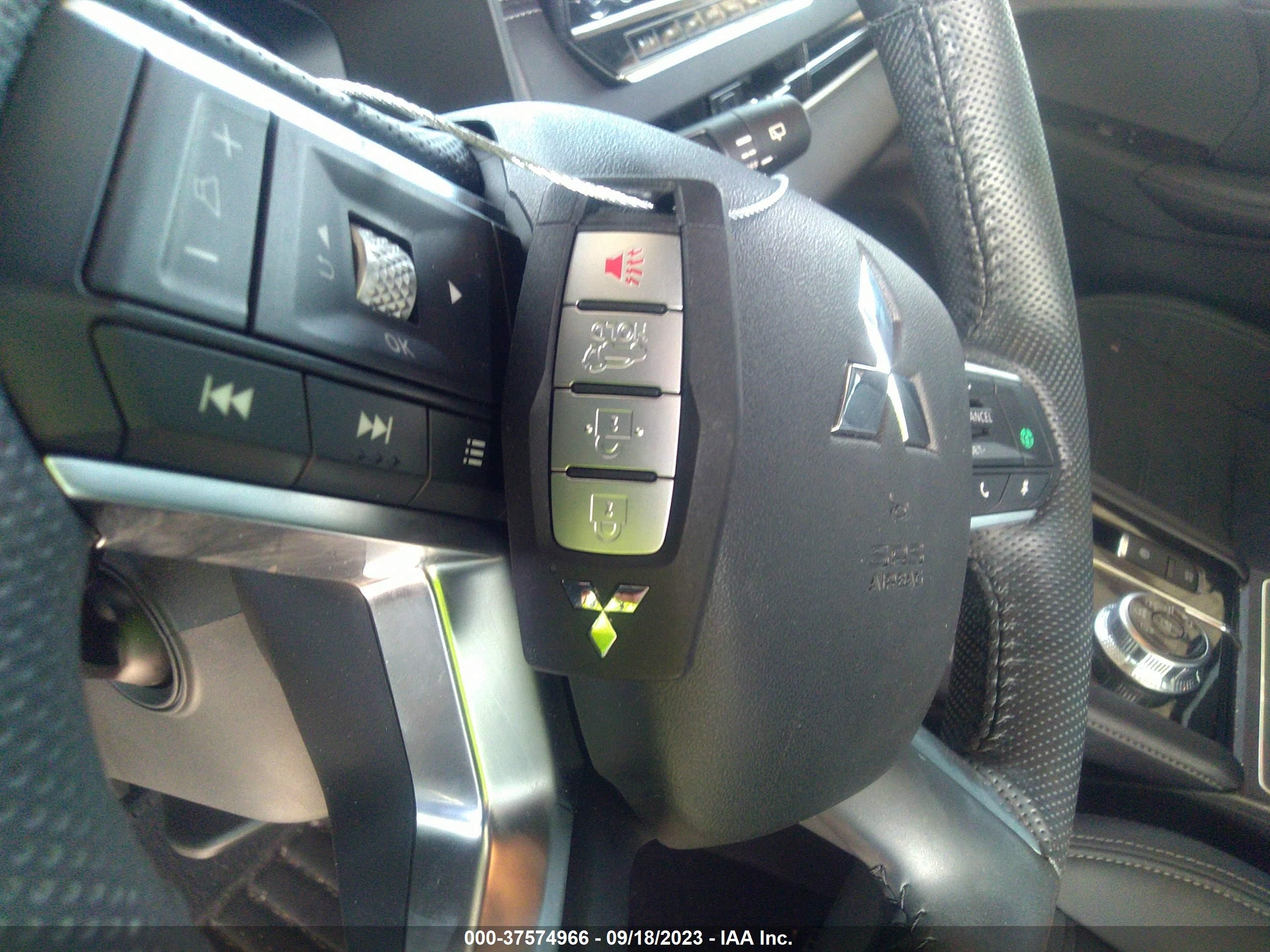 Photo 10 VIN: JA4J3UA85PZ008876 - MITSUBISHI OUTLANDER 