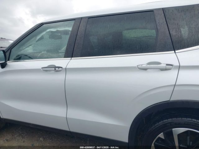 Photo 13 VIN: JA4J3UA86NZ013601 - MITSUBISHI OUTLANDER 