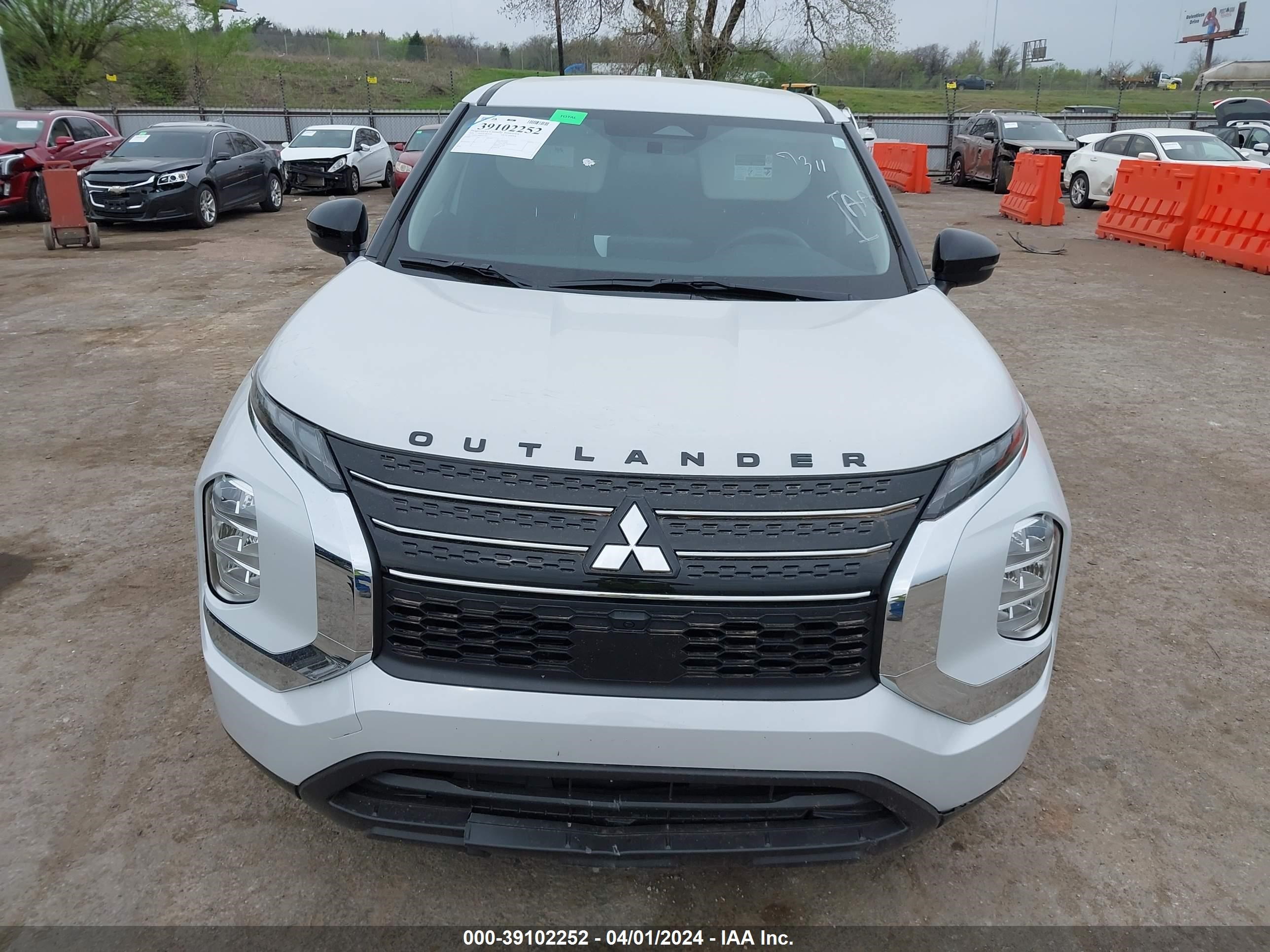 Photo 11 VIN: JA4J3UA89RZ017311 - MITSUBISHI OUTLANDER 