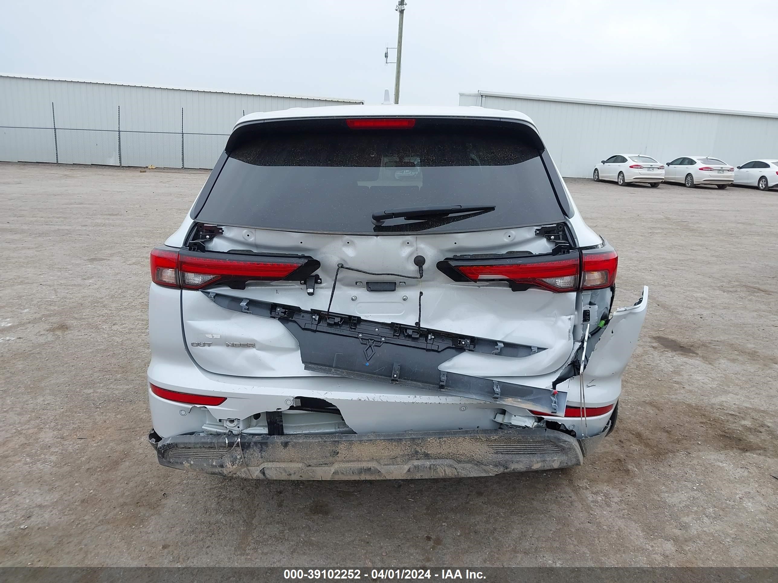 Photo 15 VIN: JA4J3UA89RZ017311 - MITSUBISHI OUTLANDER 