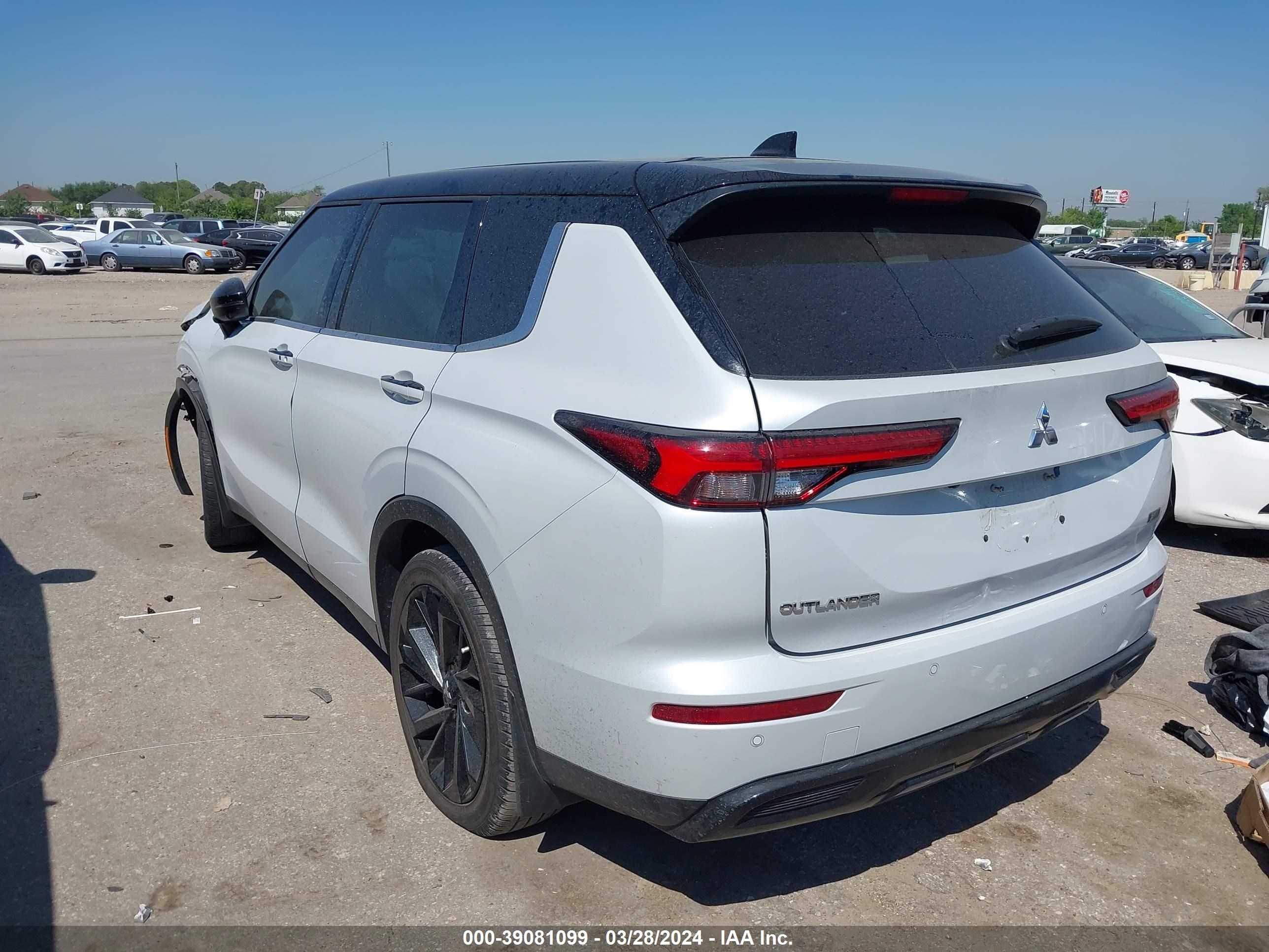 Photo 2 VIN: JA4J3VA80PZ043184 - MITSUBISHI OUTLANDER 