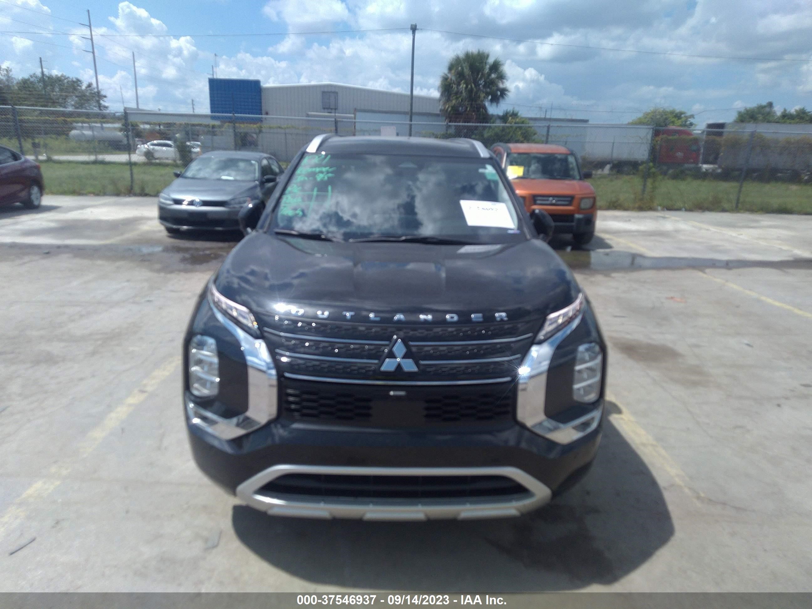 Photo 11 VIN: JA4J3VA83NZ058761 - MITSUBISHI OUTLANDER 