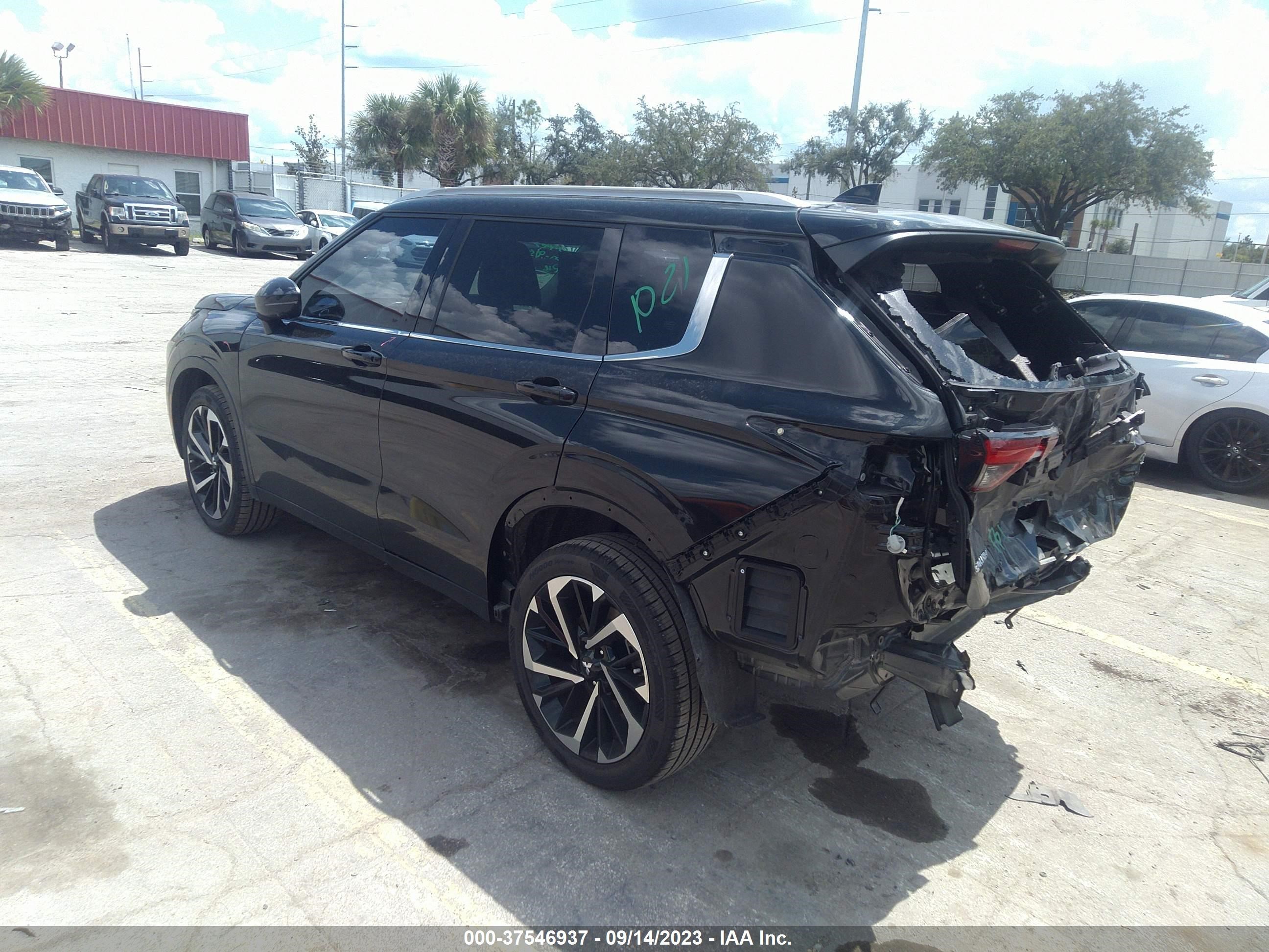 Photo 2 VIN: JA4J3VA83NZ058761 - MITSUBISHI OUTLANDER 