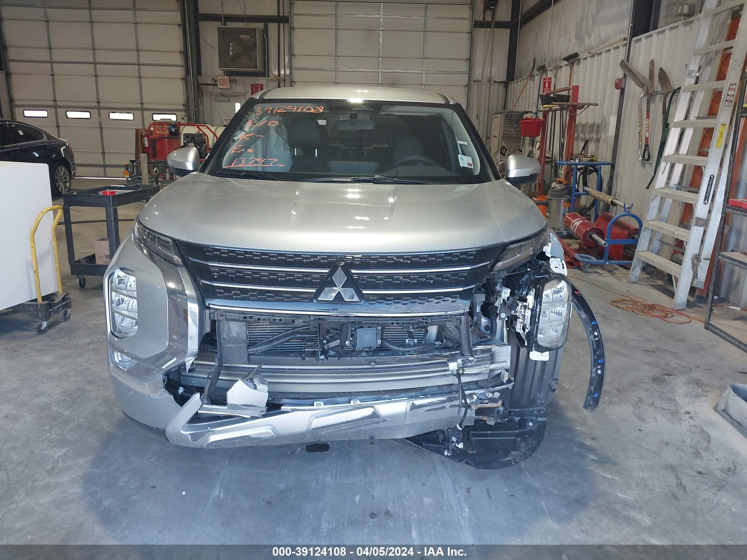 Photo 10 VIN: JA4J3VA83RZ013468 - MITSUBISHI OUTLANDER 