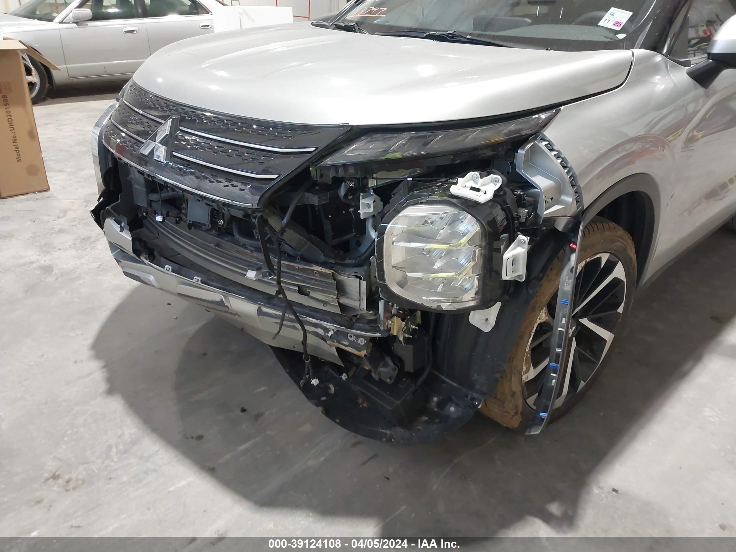 Photo 5 VIN: JA4J3VA83RZ013468 - MITSUBISHI OUTLANDER 