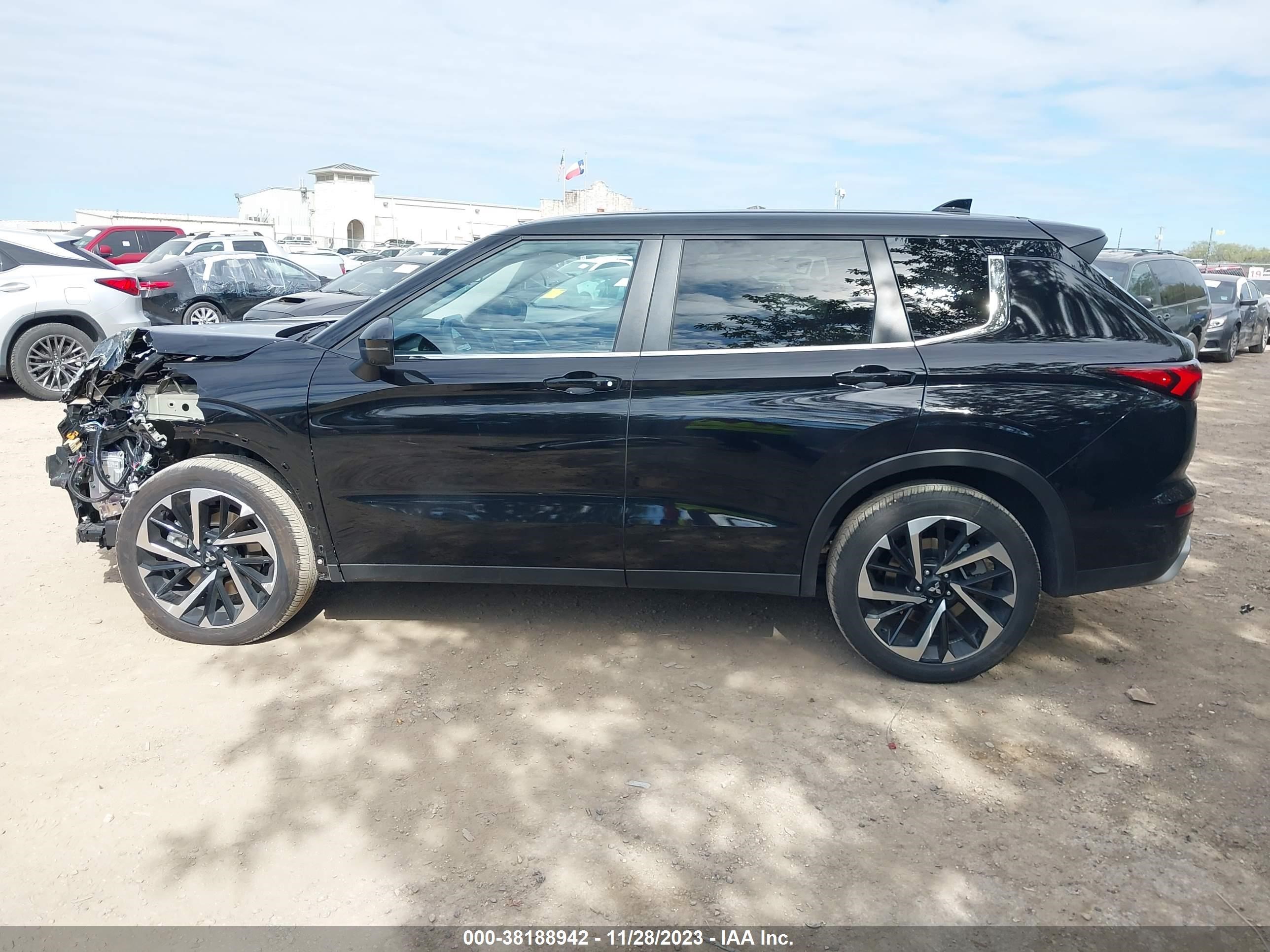 Photo 14 VIN: JA4J3VA86RZ014002 - MITSUBISHI OUTLANDER 