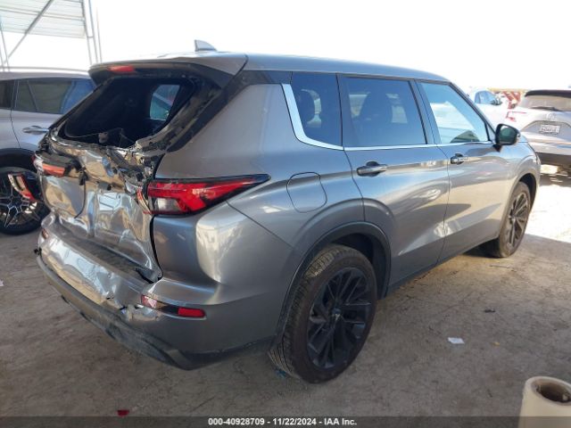 Photo 3 VIN: JA4J3VA89RZ011367 - MITSUBISHI OUTLANDER 